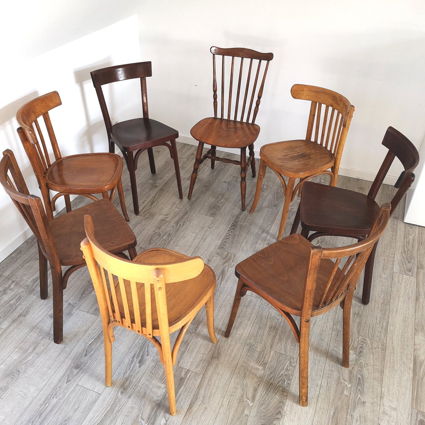 Ensemble de 8 chaises bistrot dépareillées