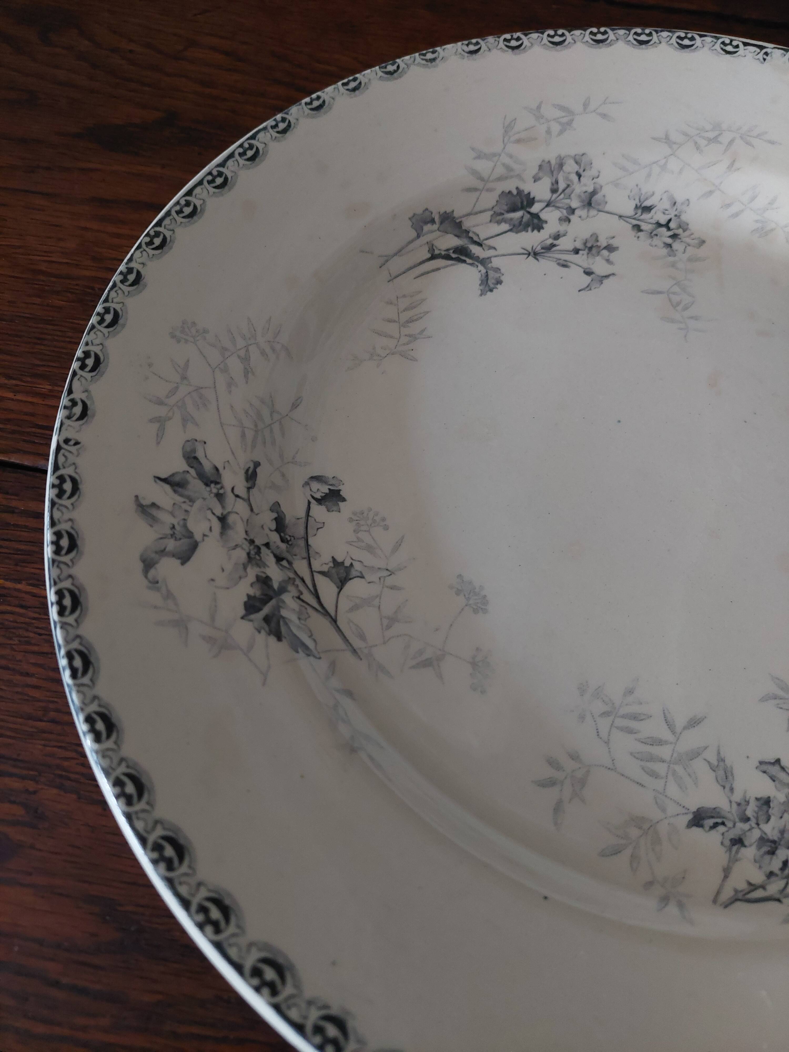 Round serving dish iron earth Ht Boulenger & Cie Choisy le Roi decor Roscoff