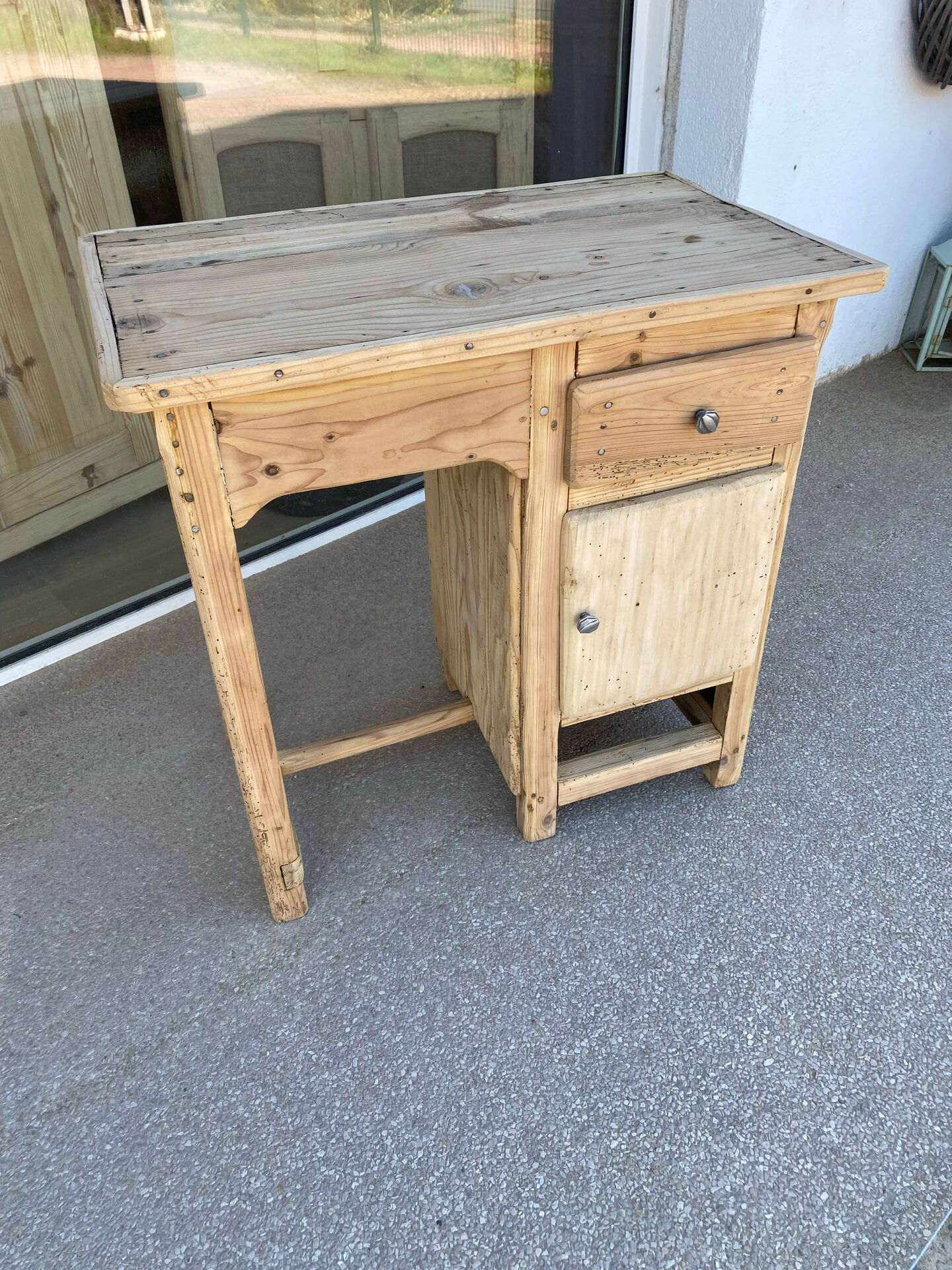 Child's desk