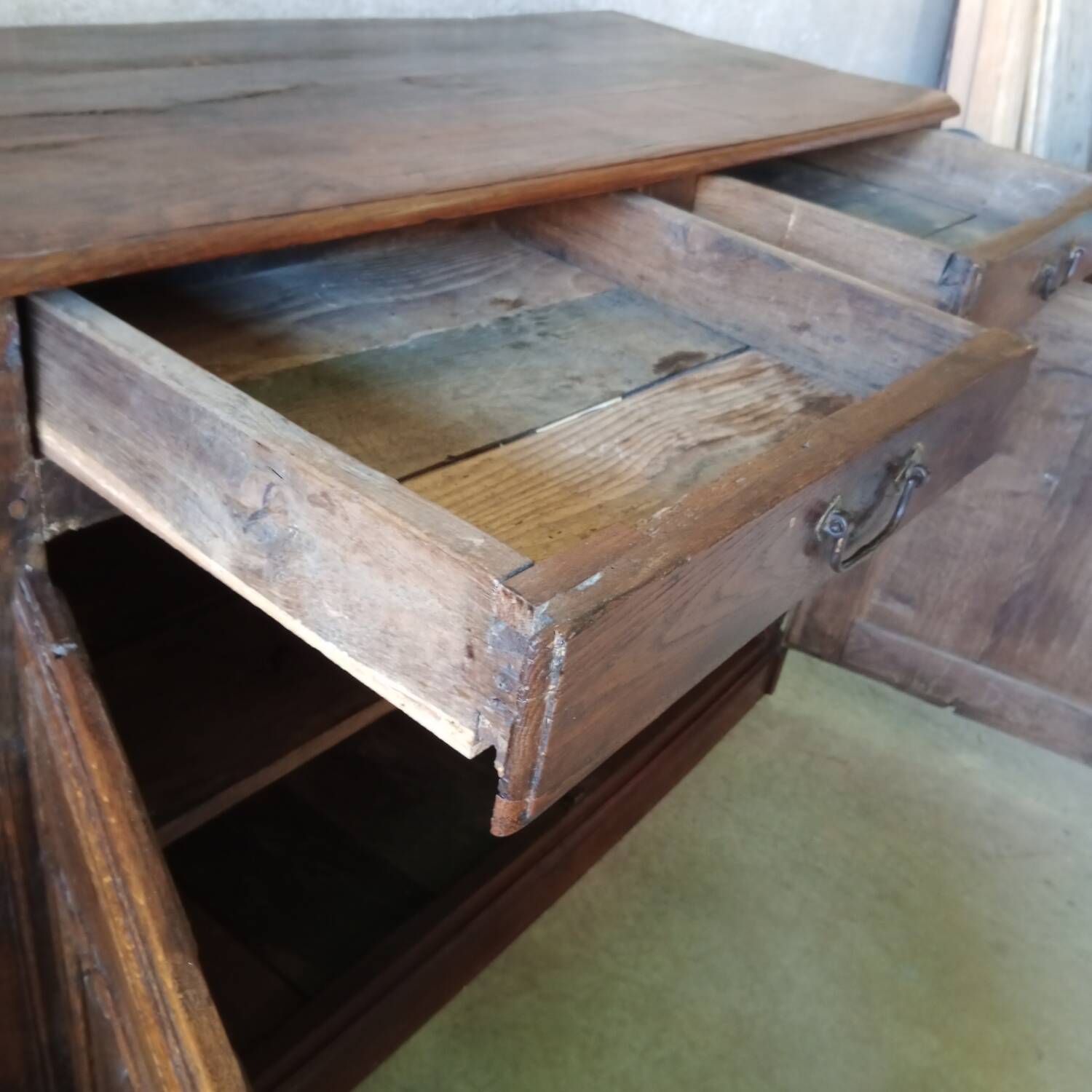 Rustic antique oak sideboard with 2 doors
