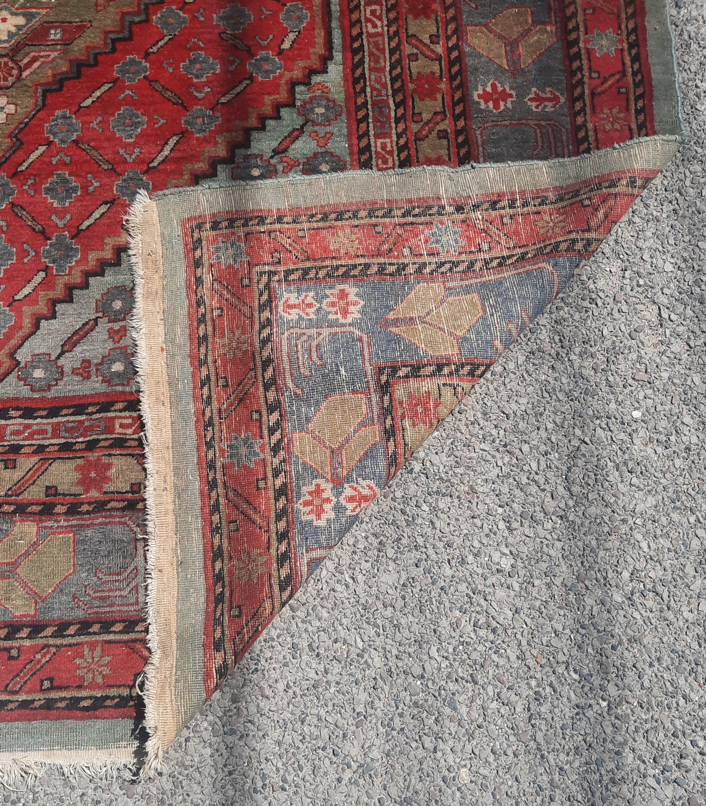 Oriental rug 2m88 x 1m88