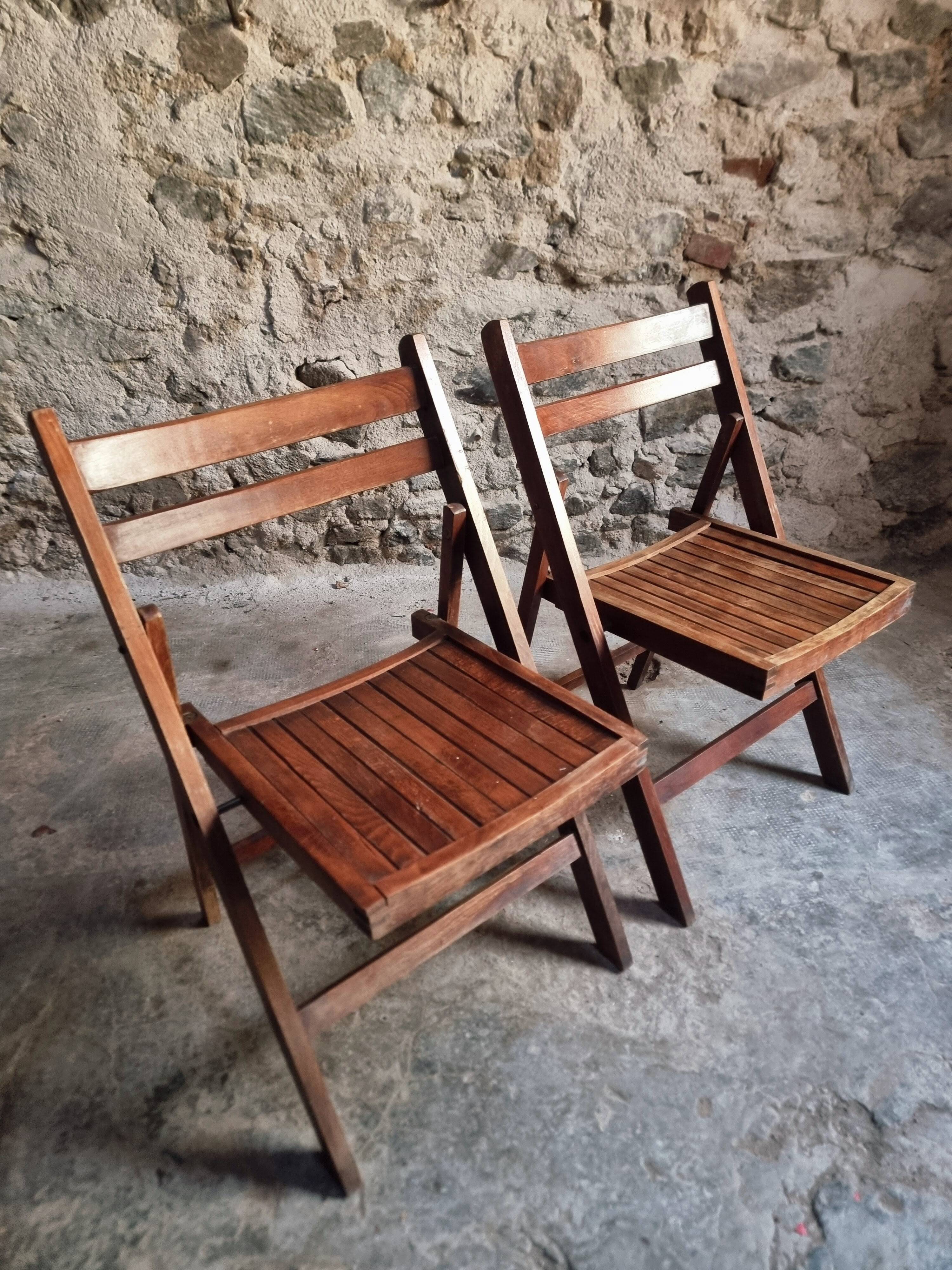 Pair of vintage French folding chairs – 1970s – beech wood chairs – rustic seats
