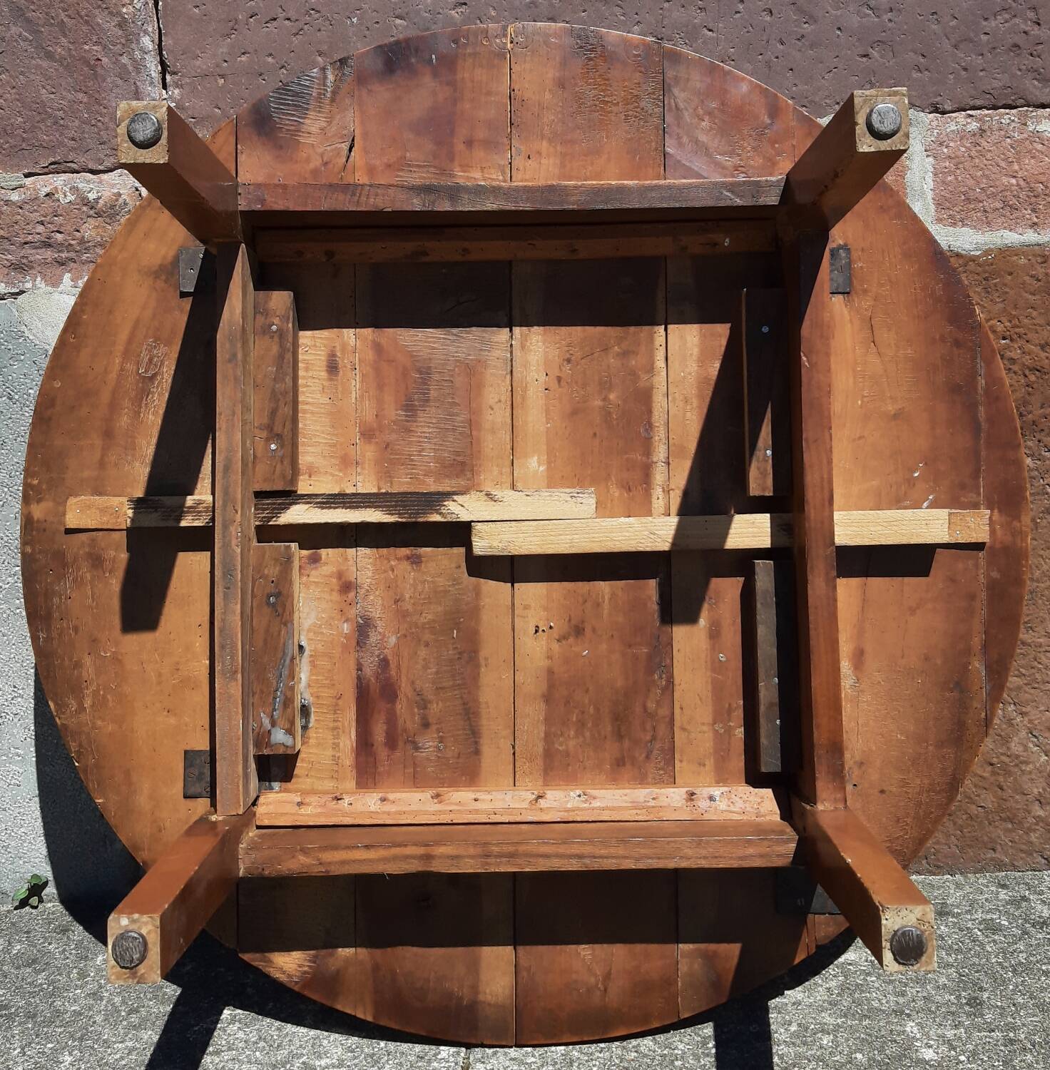 Folding coffee table.