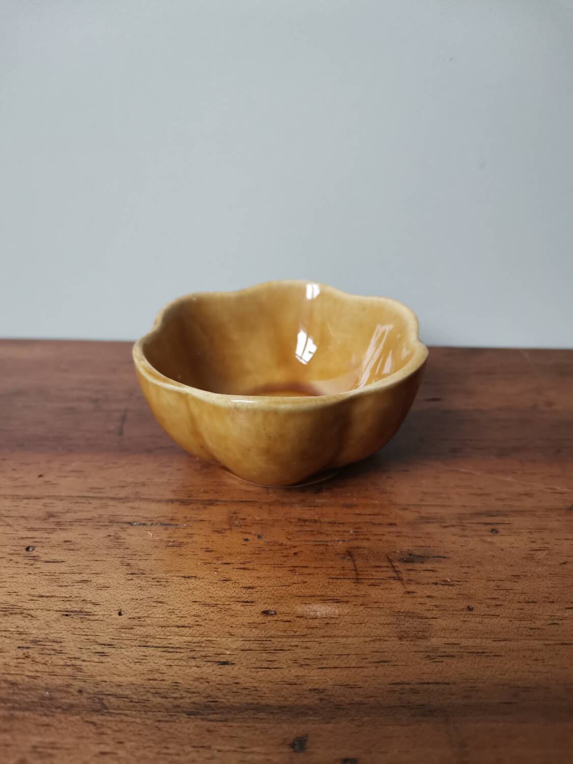 Small bowl in the shape of a vintage enameled ceramic flower