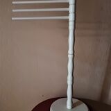 Porte serviettes de bain en bois  de couleur blanche, trois barres.