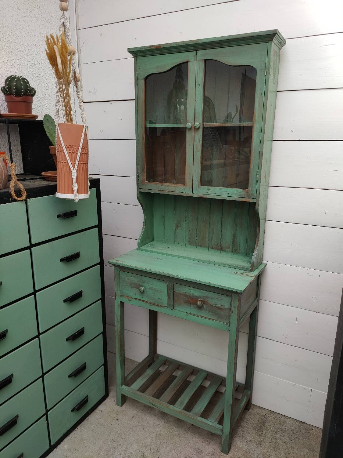 Vaisselier en bois vert