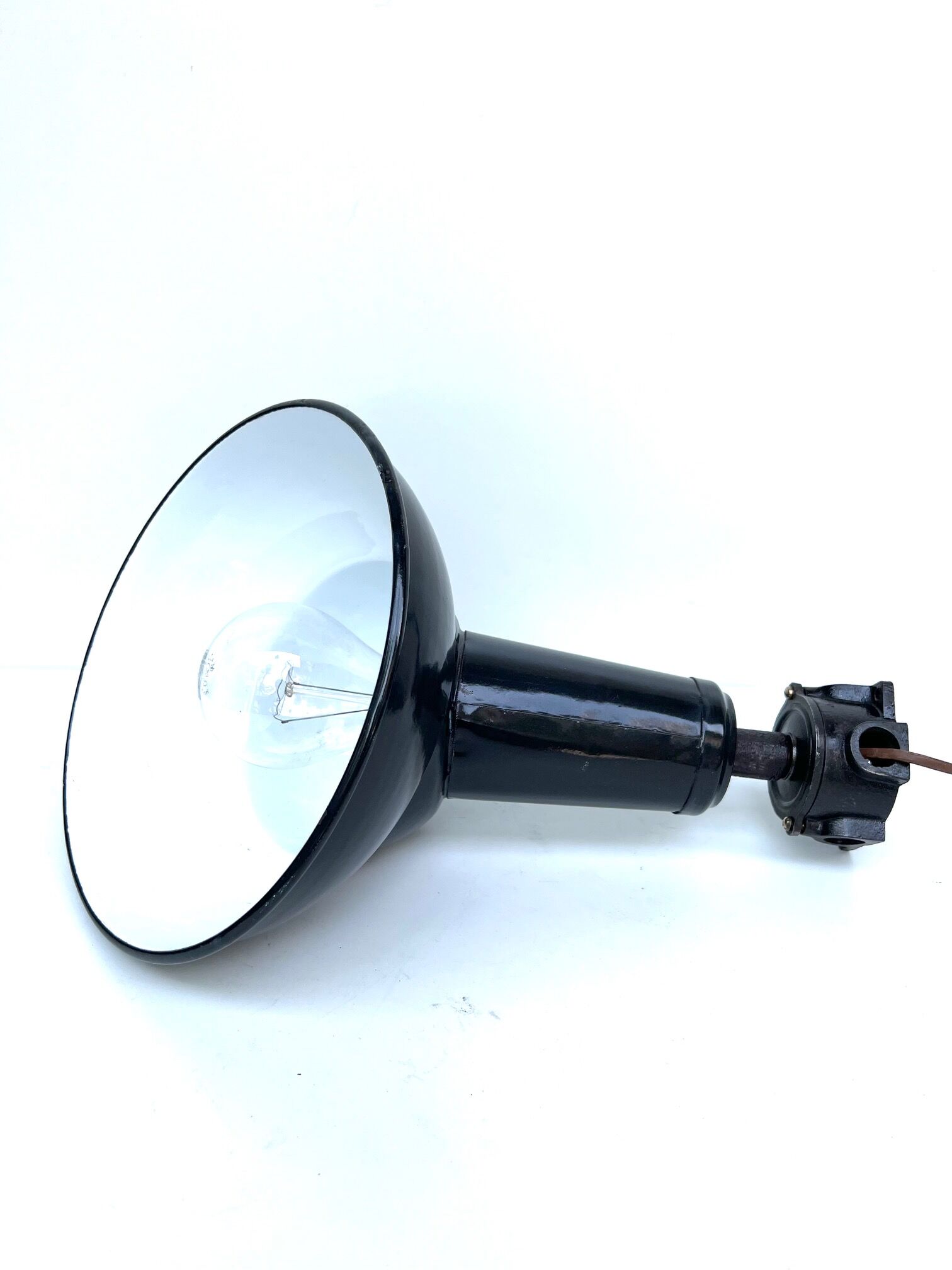 BLACK ENAMELLED TOLE WALL LAMP 1940 LEGRAND Ø 25 CM