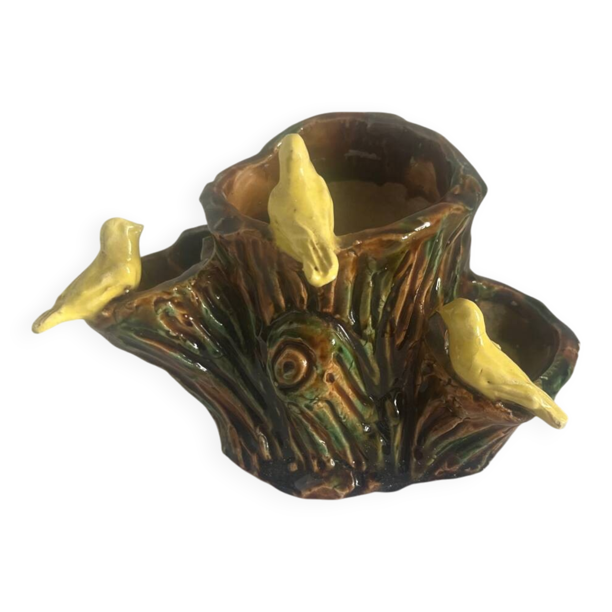 Old slipware birds on a tree trunk