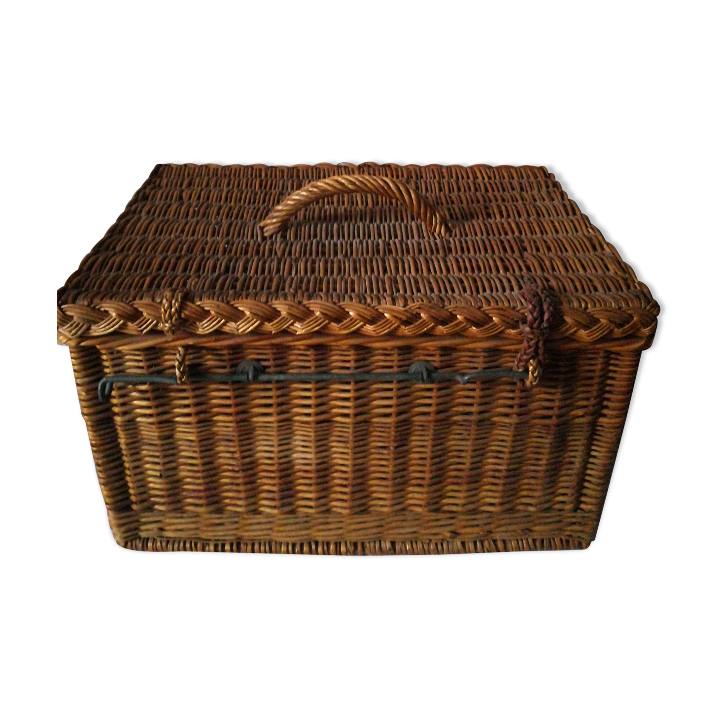 Wicker trunk