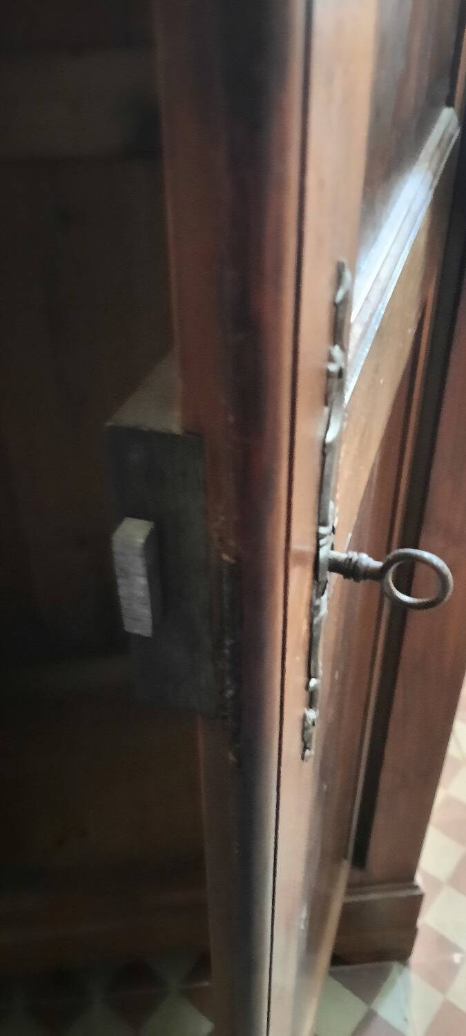 Armoire parisienne