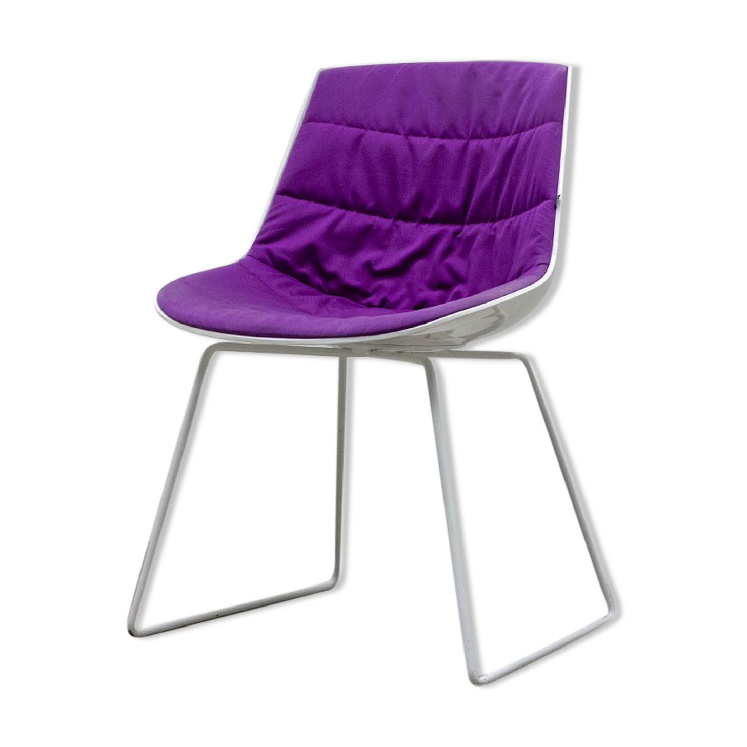 Flow MDF chair with white lacquered shell and purple fabric