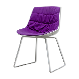 MDF Flow chair lacquered white shell and purple fabric