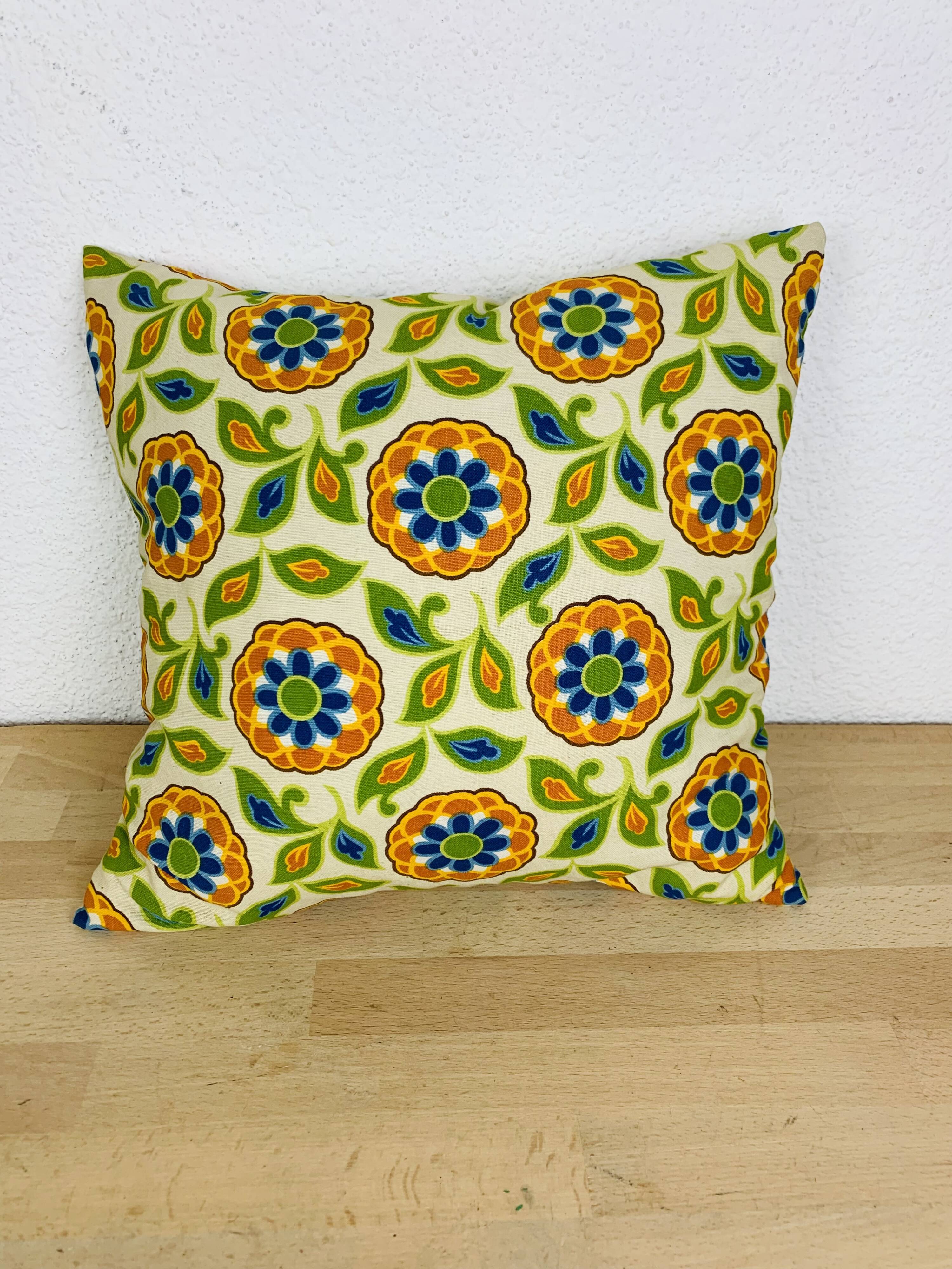 Vintage 70s flower cushion 35 x 35 cm