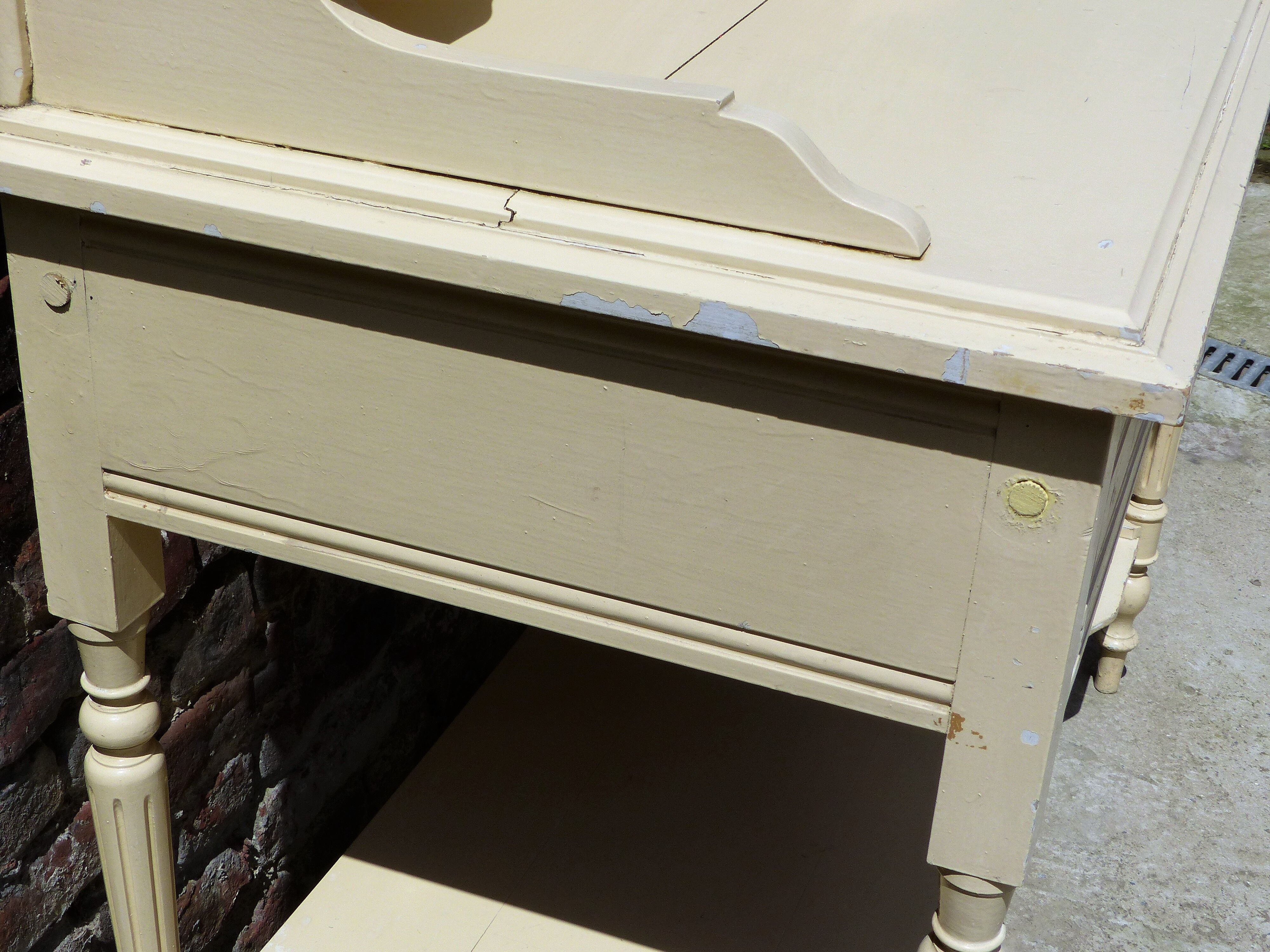 Dressing table toilet