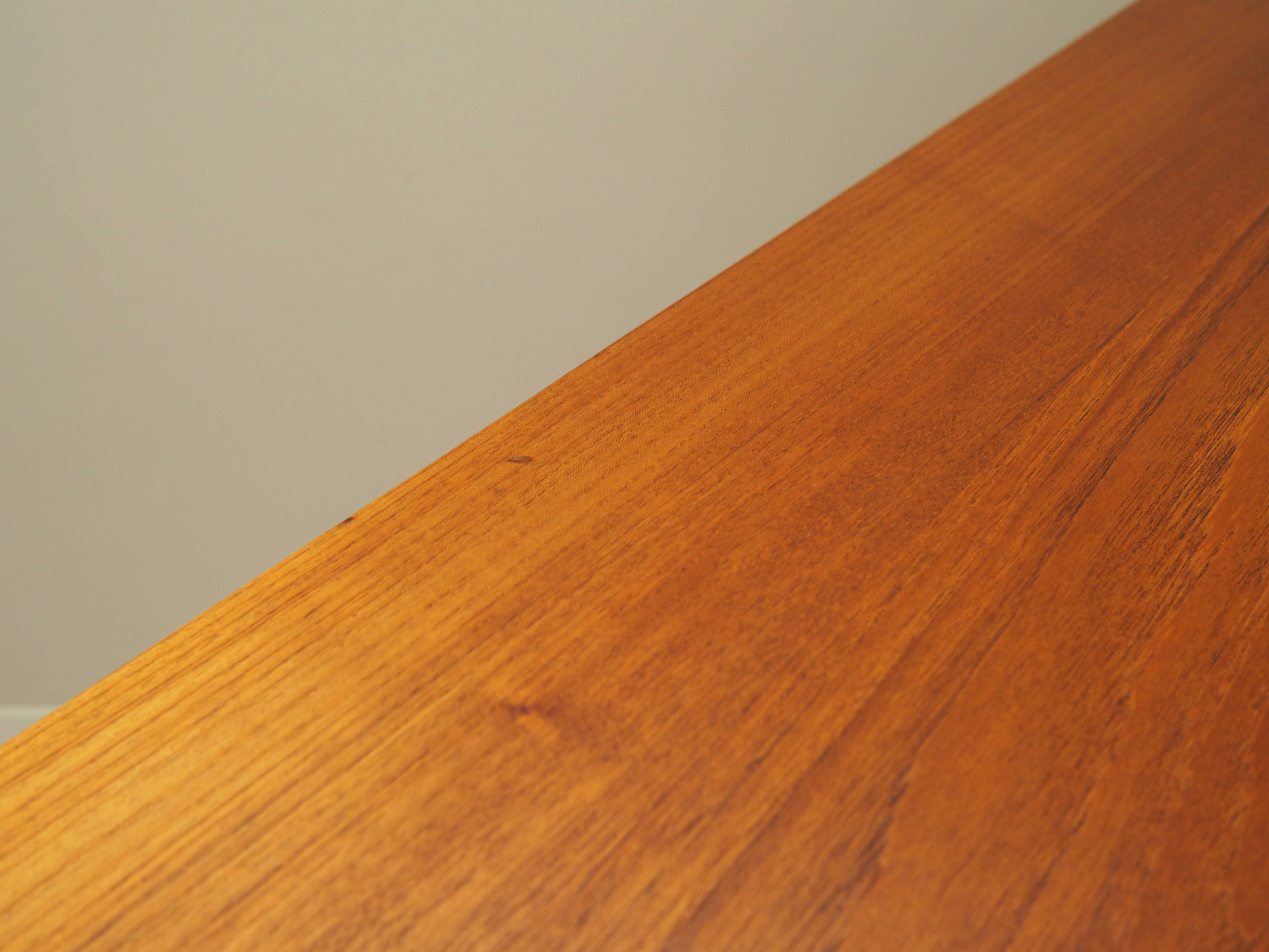 Buffet haut en teck, design danois, années 1970, fabrication : Danemark