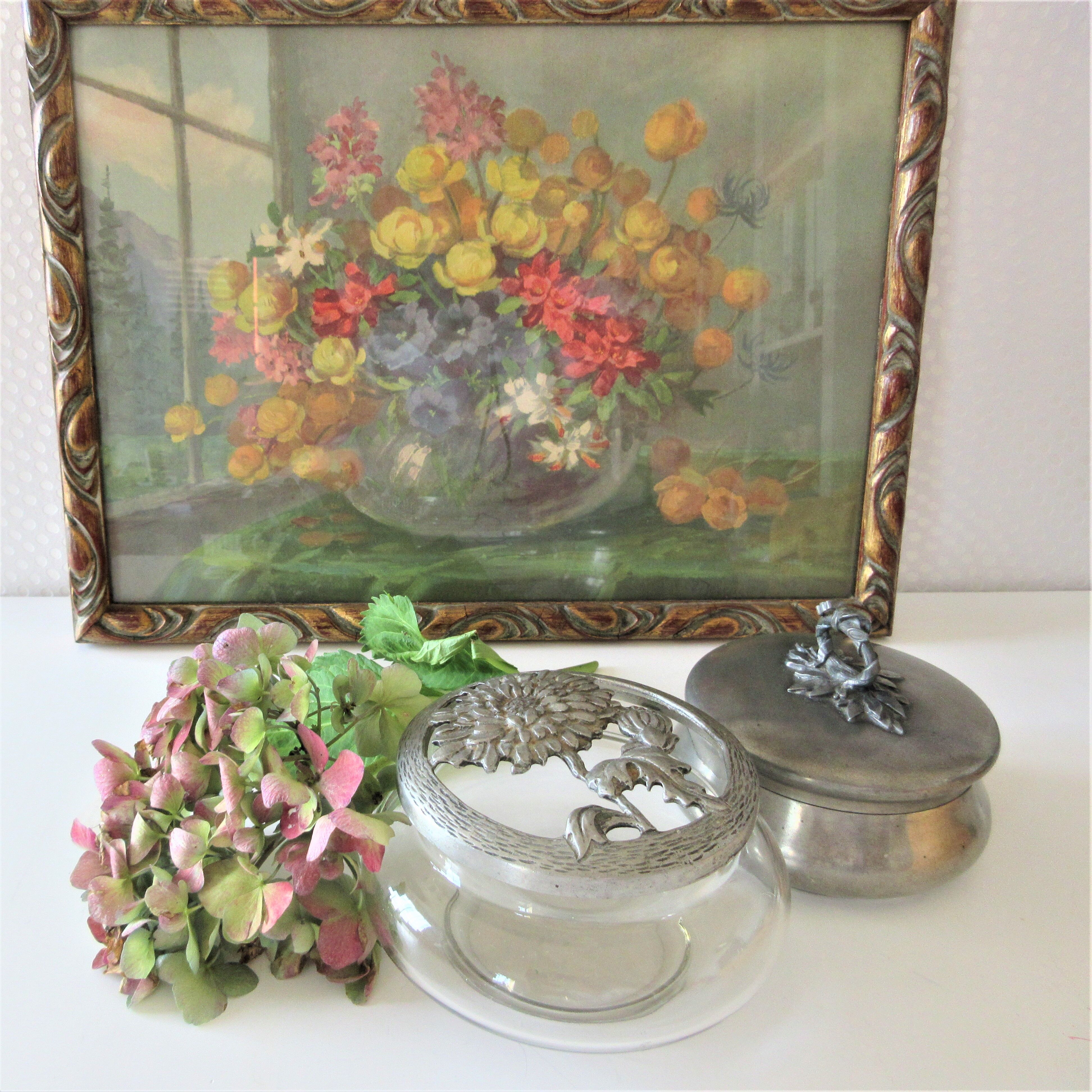 Duo of vintage tin boxes
