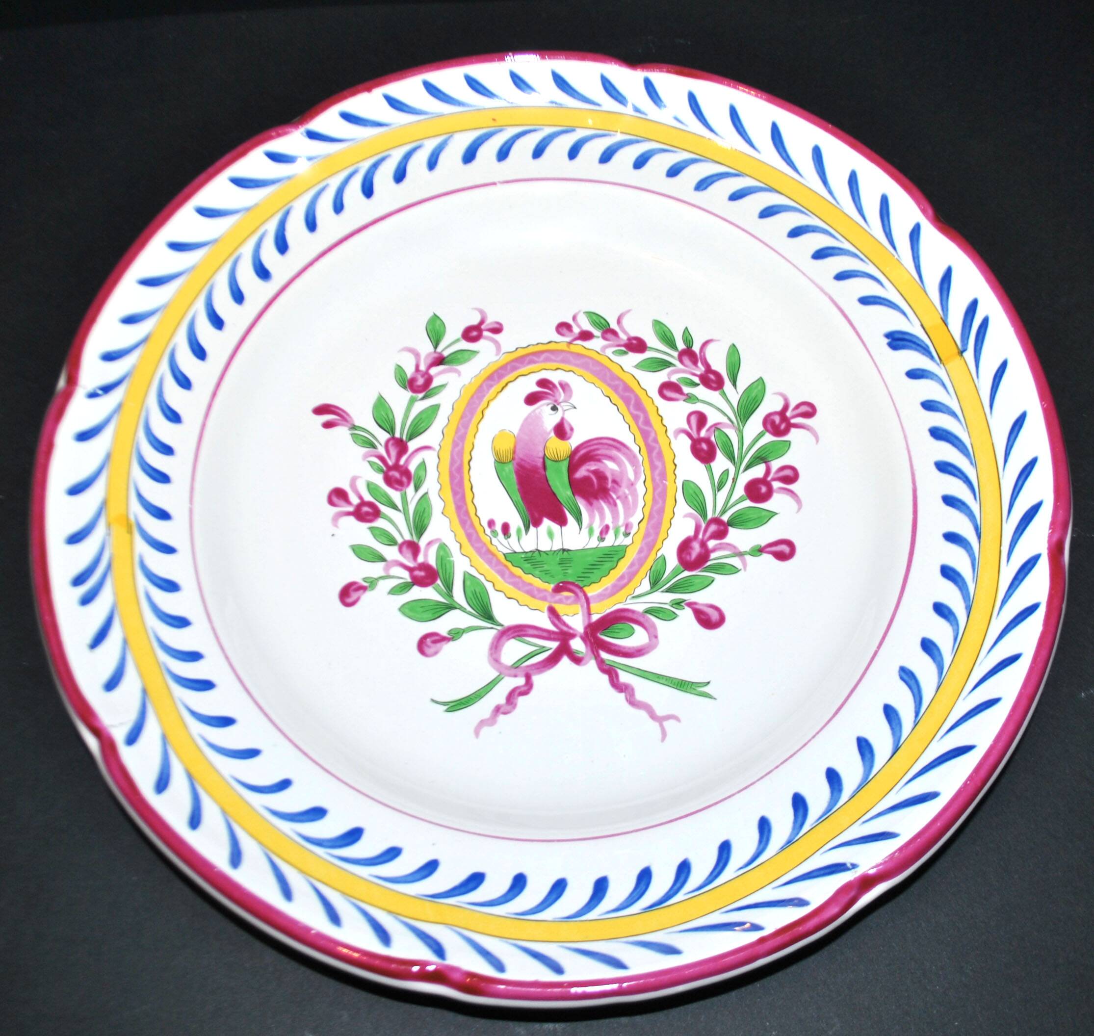 Saint-Clément earthenware rooster plate with floral medallion and ribbon decoration