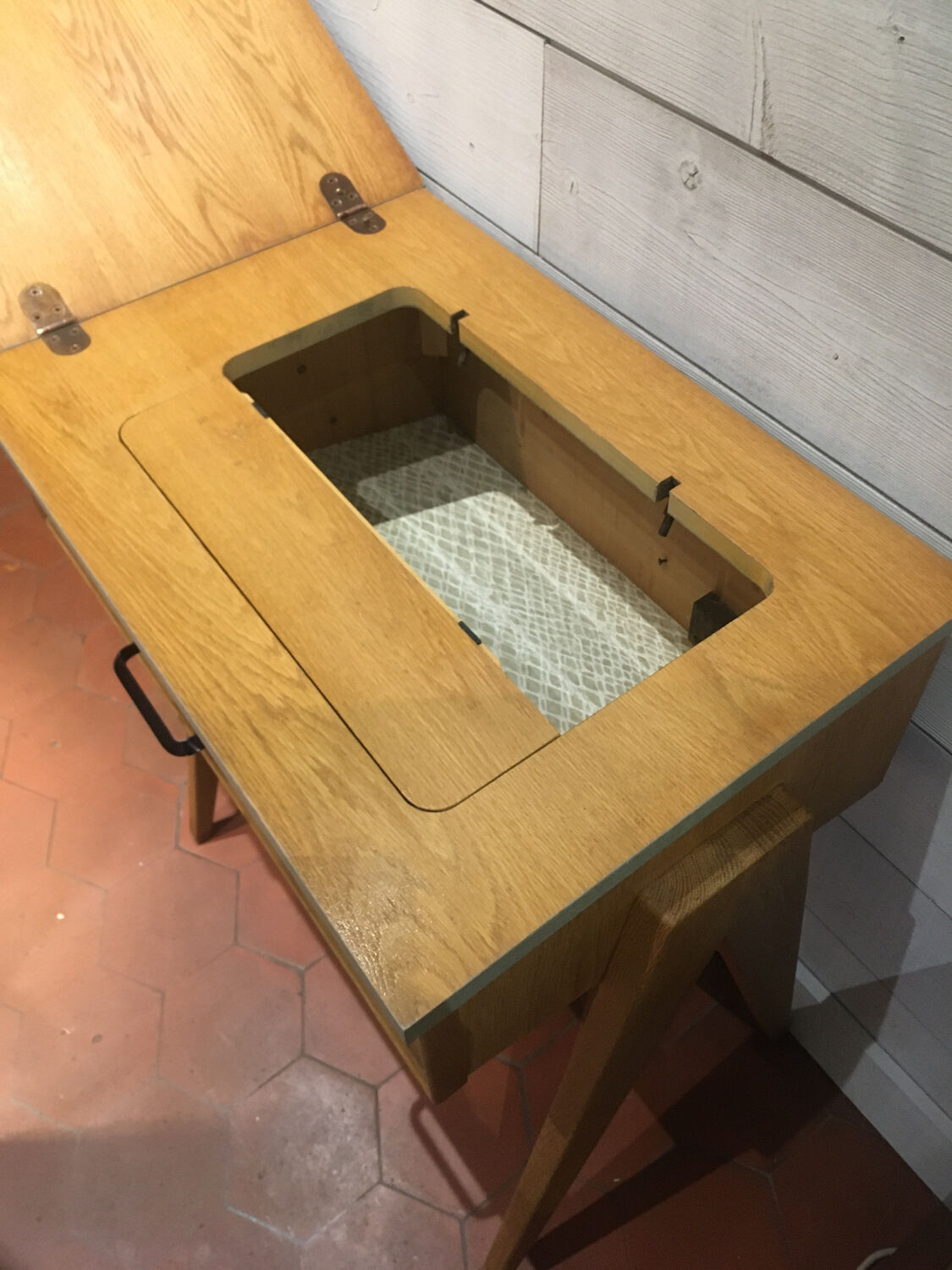 Vintage desk feet compass