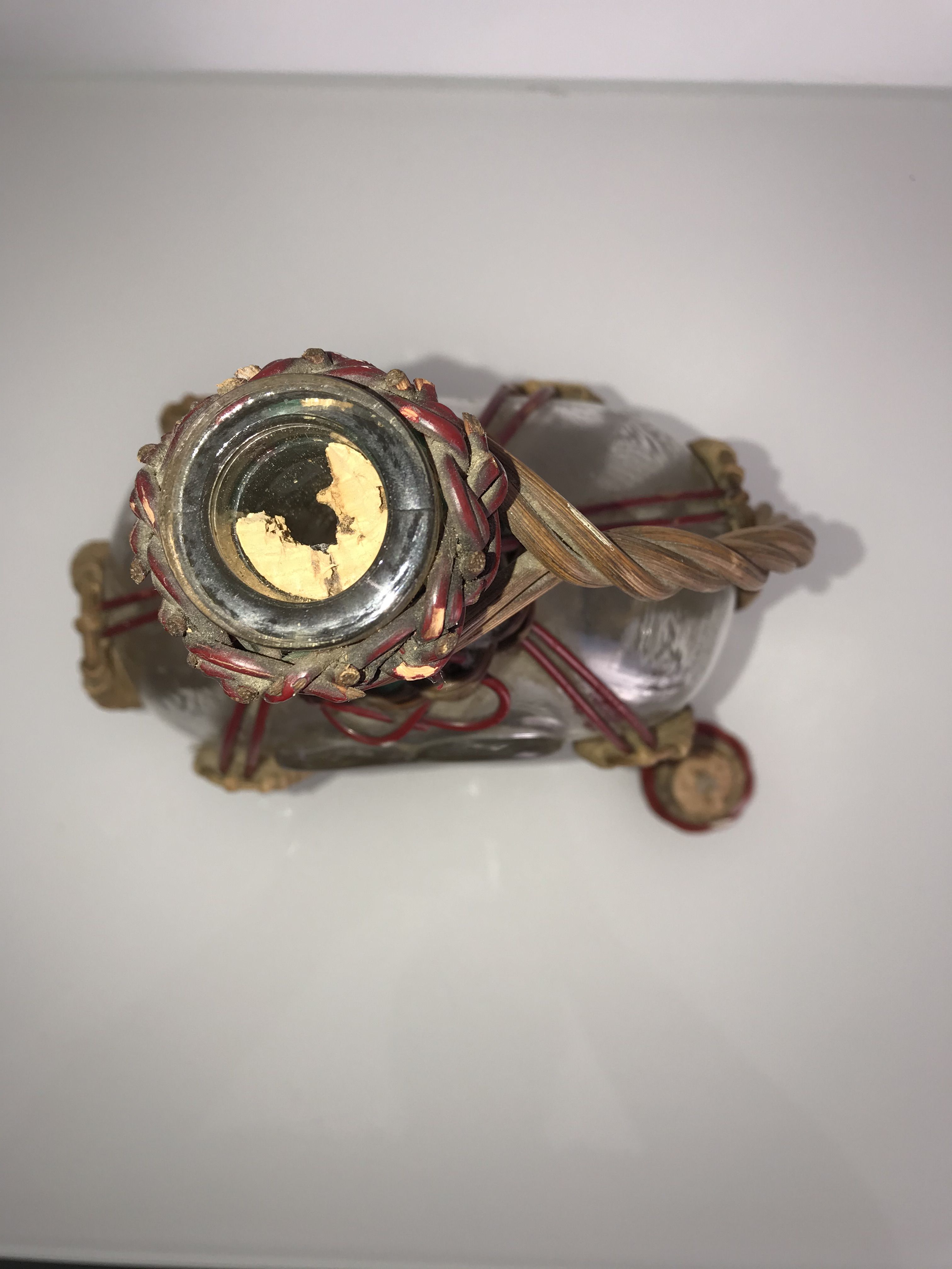 CASTAGNON glass carafe covered with wicker with music box