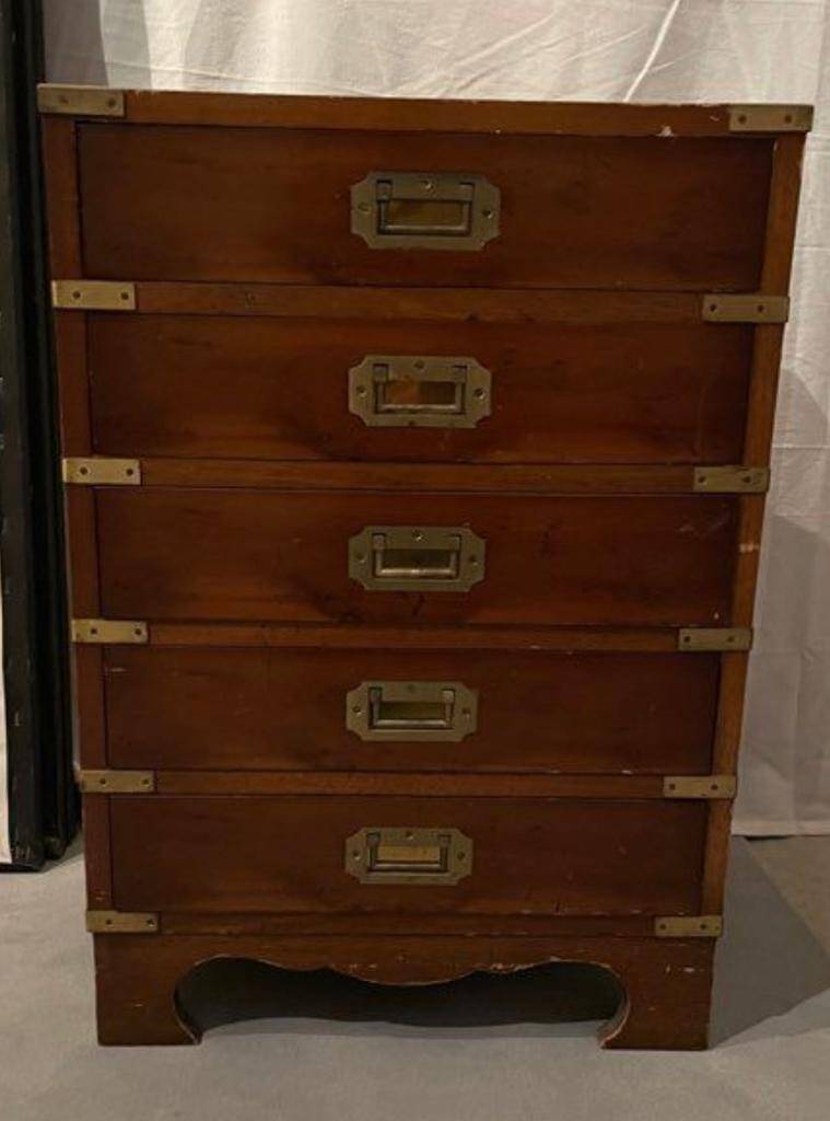 boat dresser