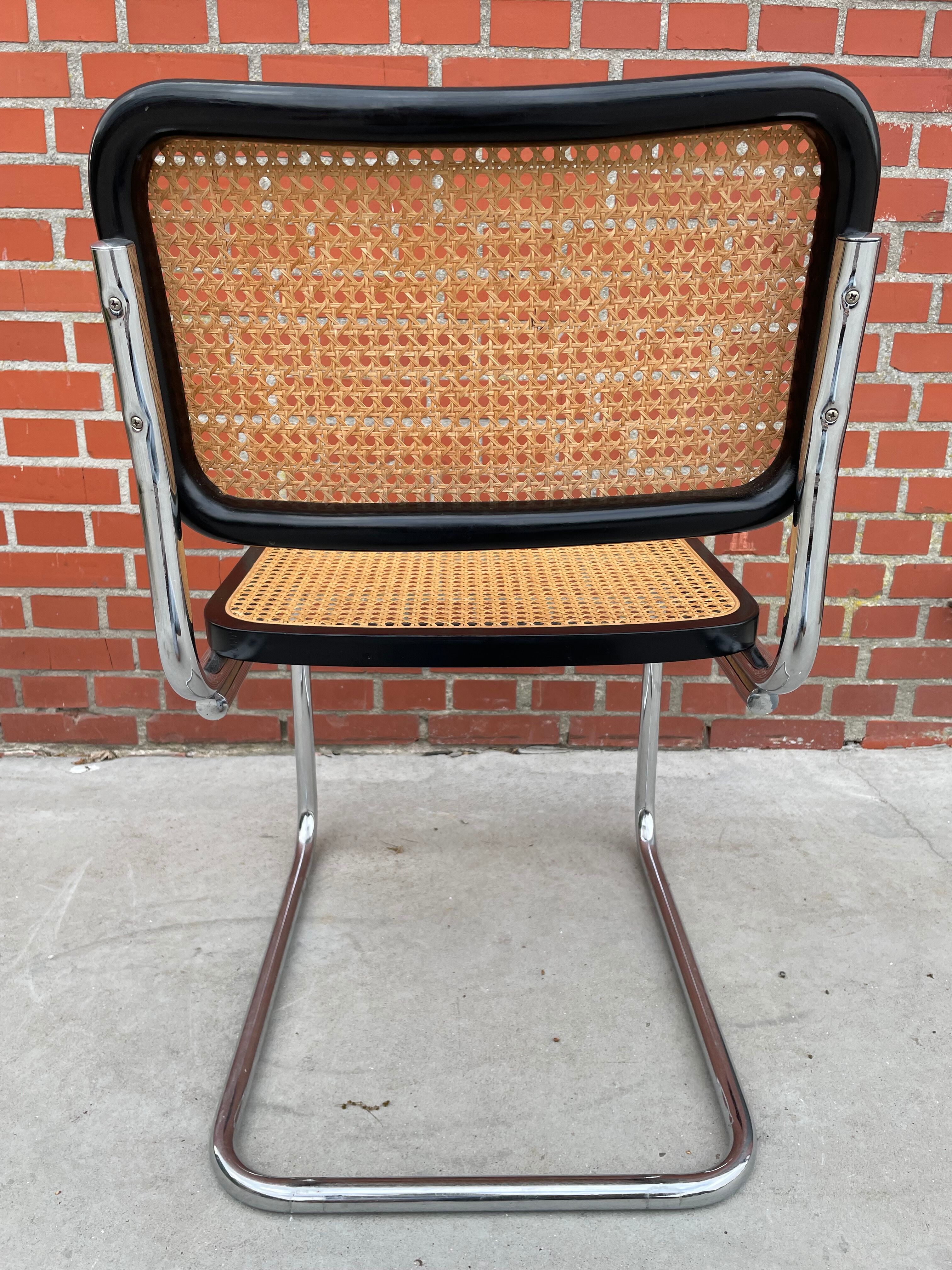 Chaise en chrome et noir