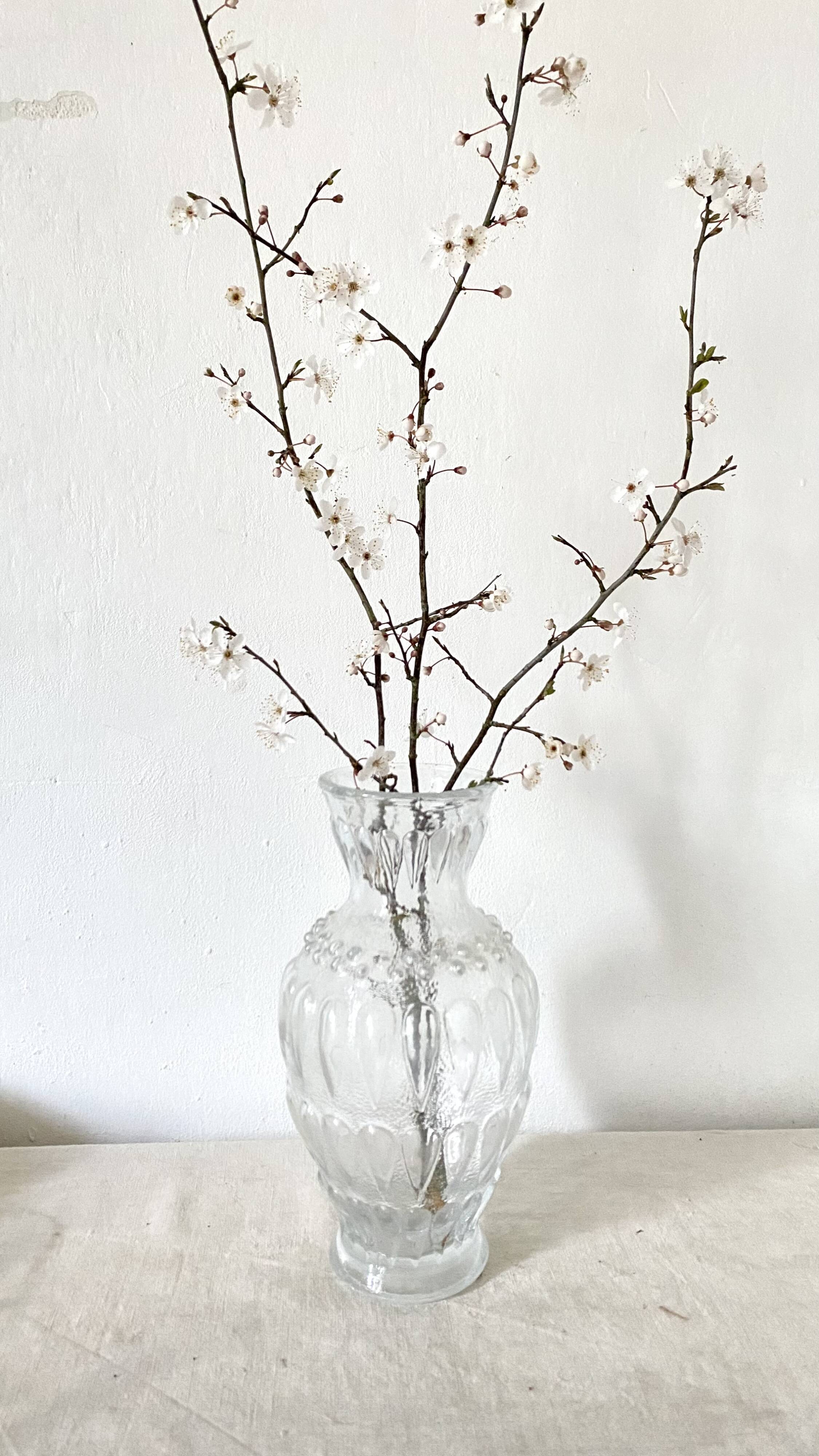Vase haut vintage en verre moulé