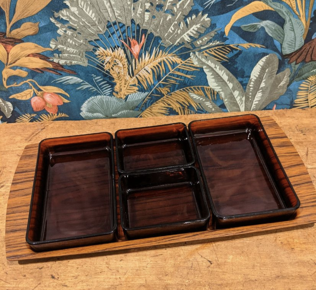 Vintage bakelite tray '70 with cups