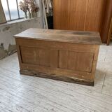 Central island trading counter in walnut