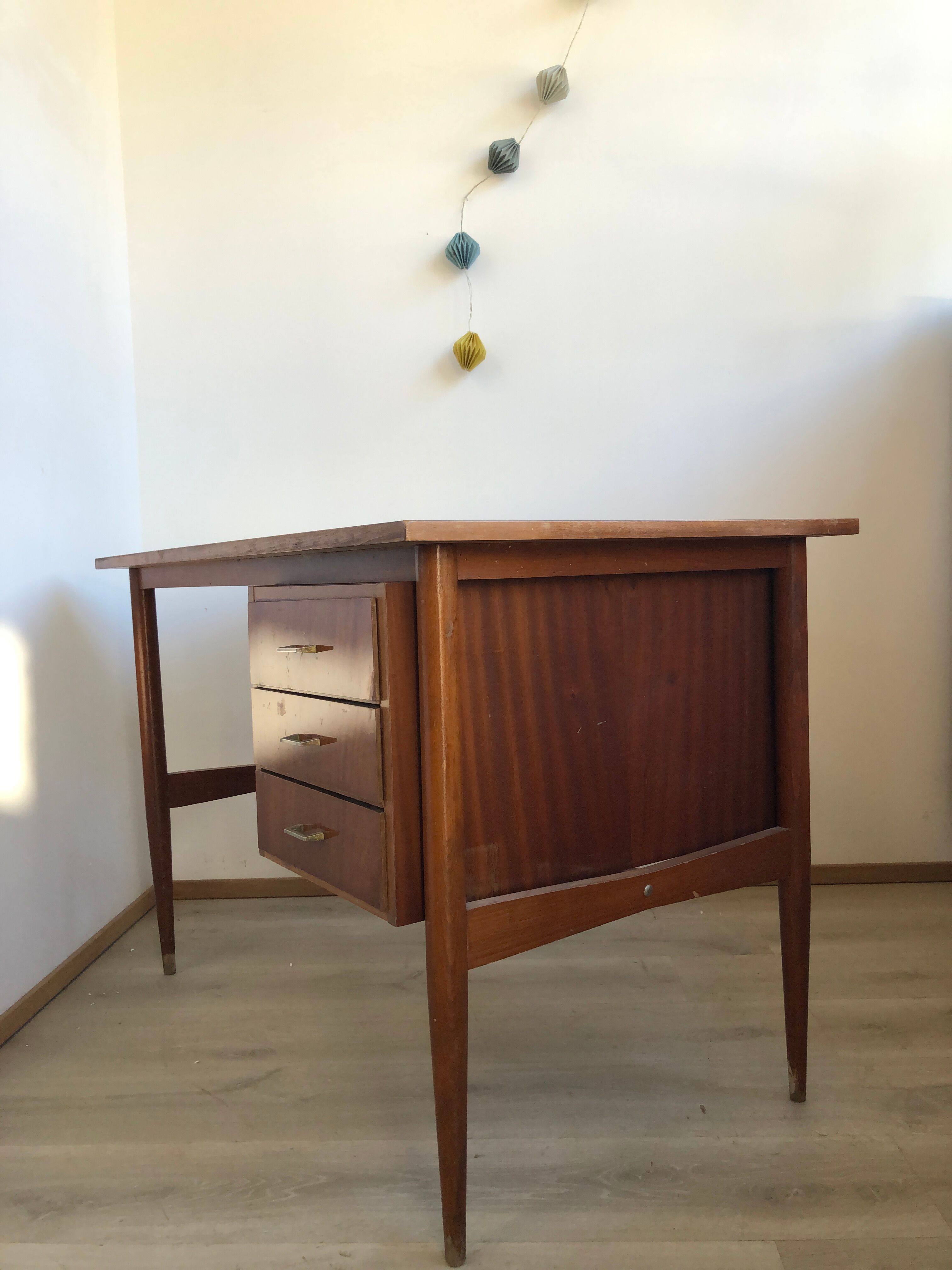 Desk with pencil feet from 1963