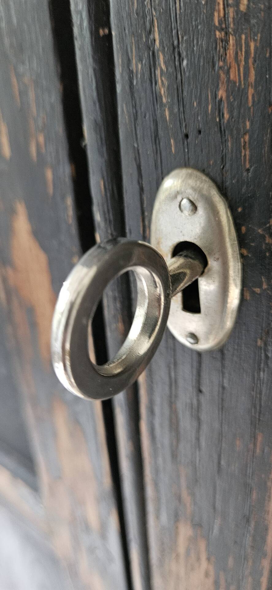 Ancienne Armoire parisienne d’école bois chêne noir