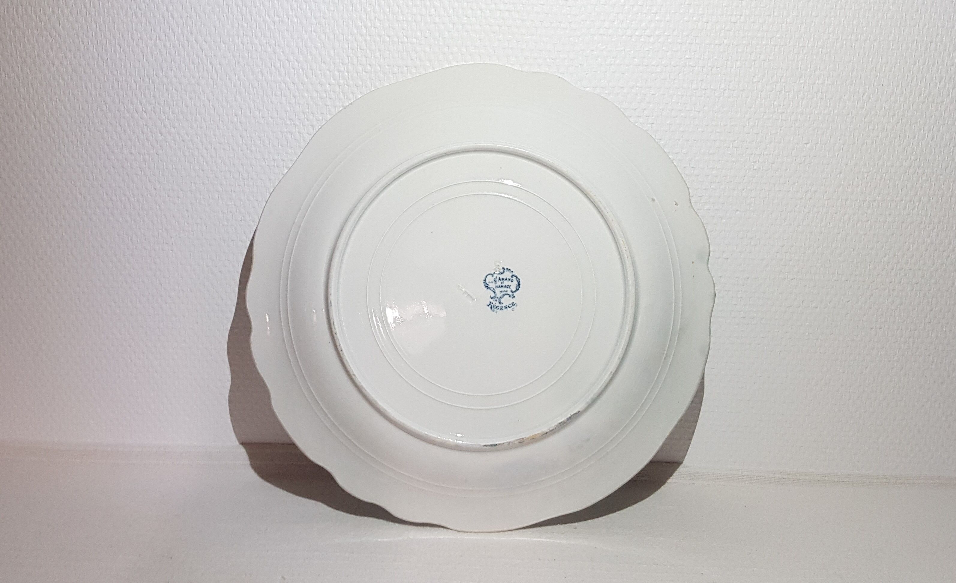 Plat en faïence de St Amand et Hamage Nord modèle Régence, terre de fer