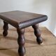 Tabouret avec pieds en bois tourné