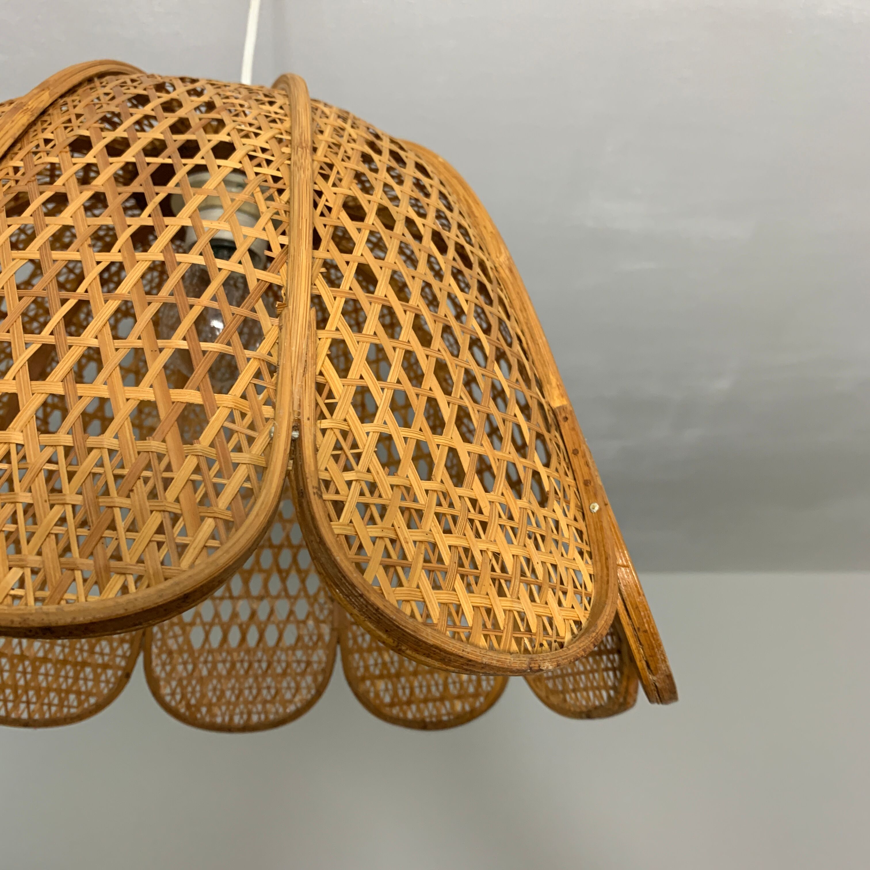 Suspension in vintage cannage