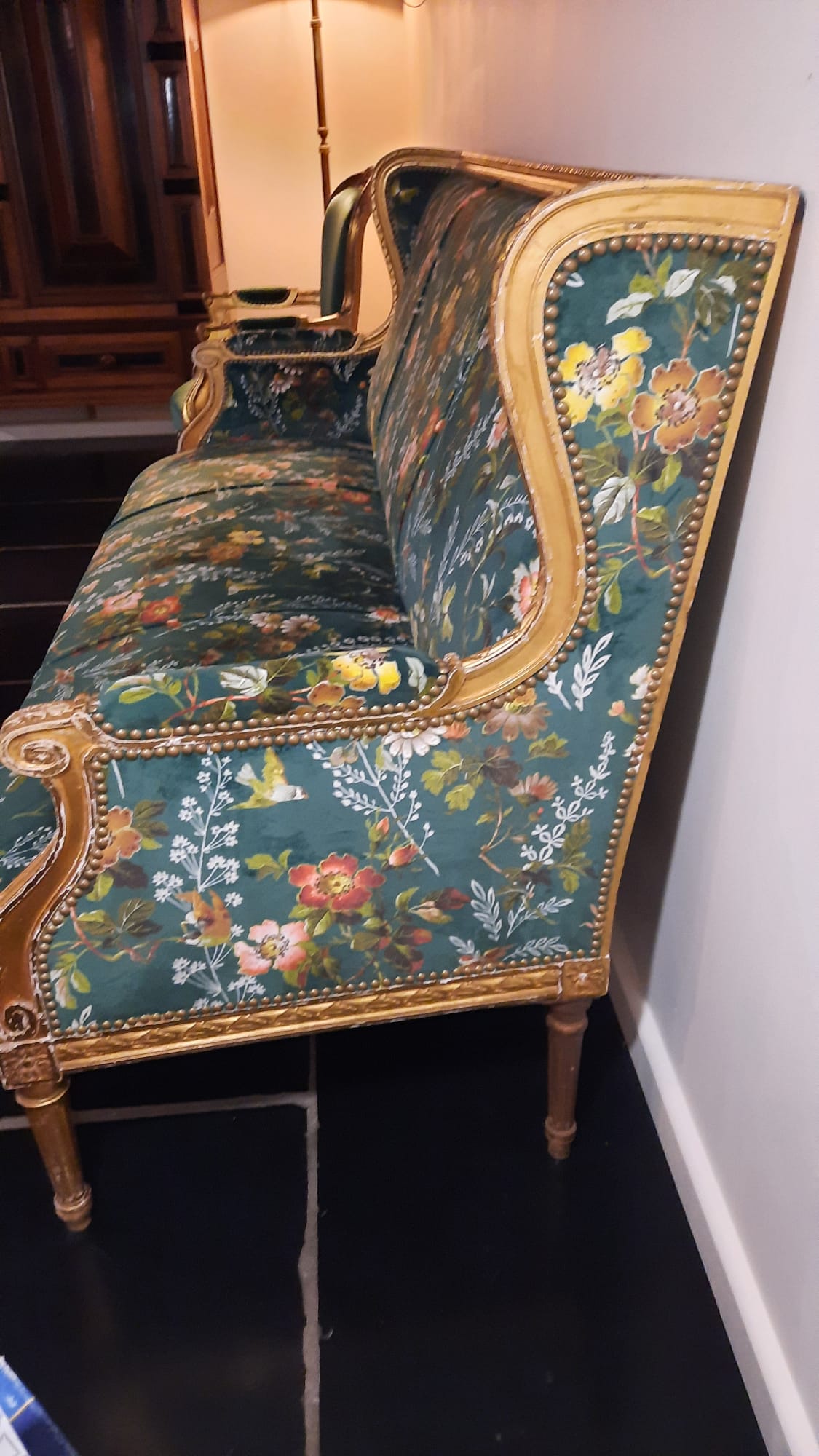 Green floral canapé