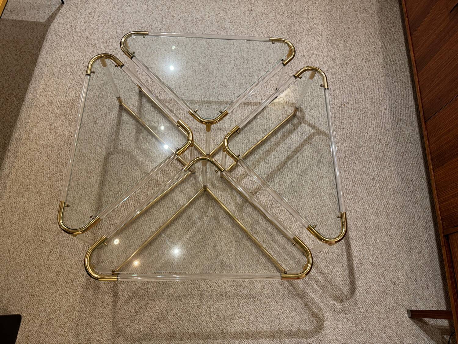 Coffee table and its 4 associated nesting tables in plexiglass and gold metal