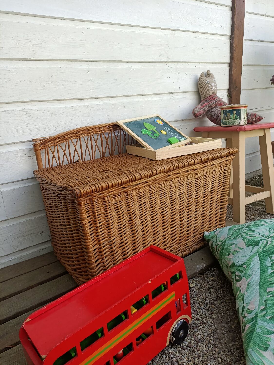 Coffre à jouets en osier