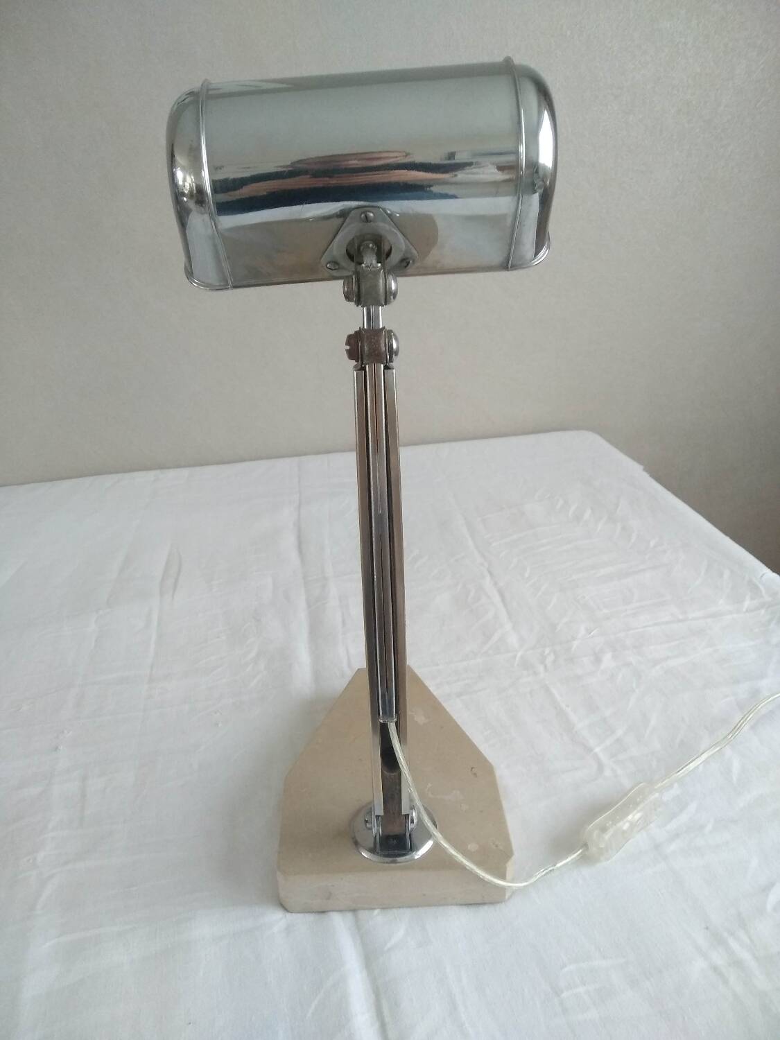 French craftsmanship pirouette lamp