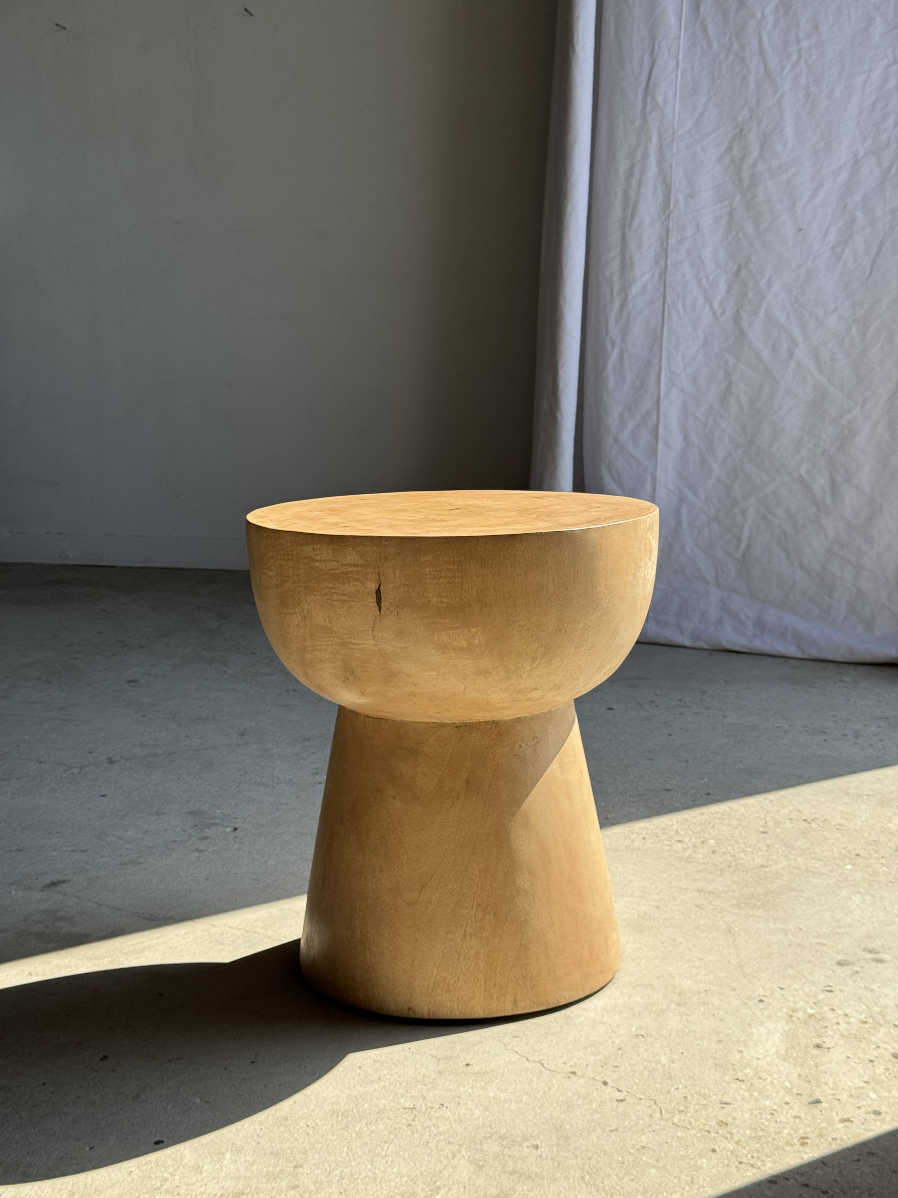 Side table or stool with a semi-spherical top in beige mango wood H50 D45
