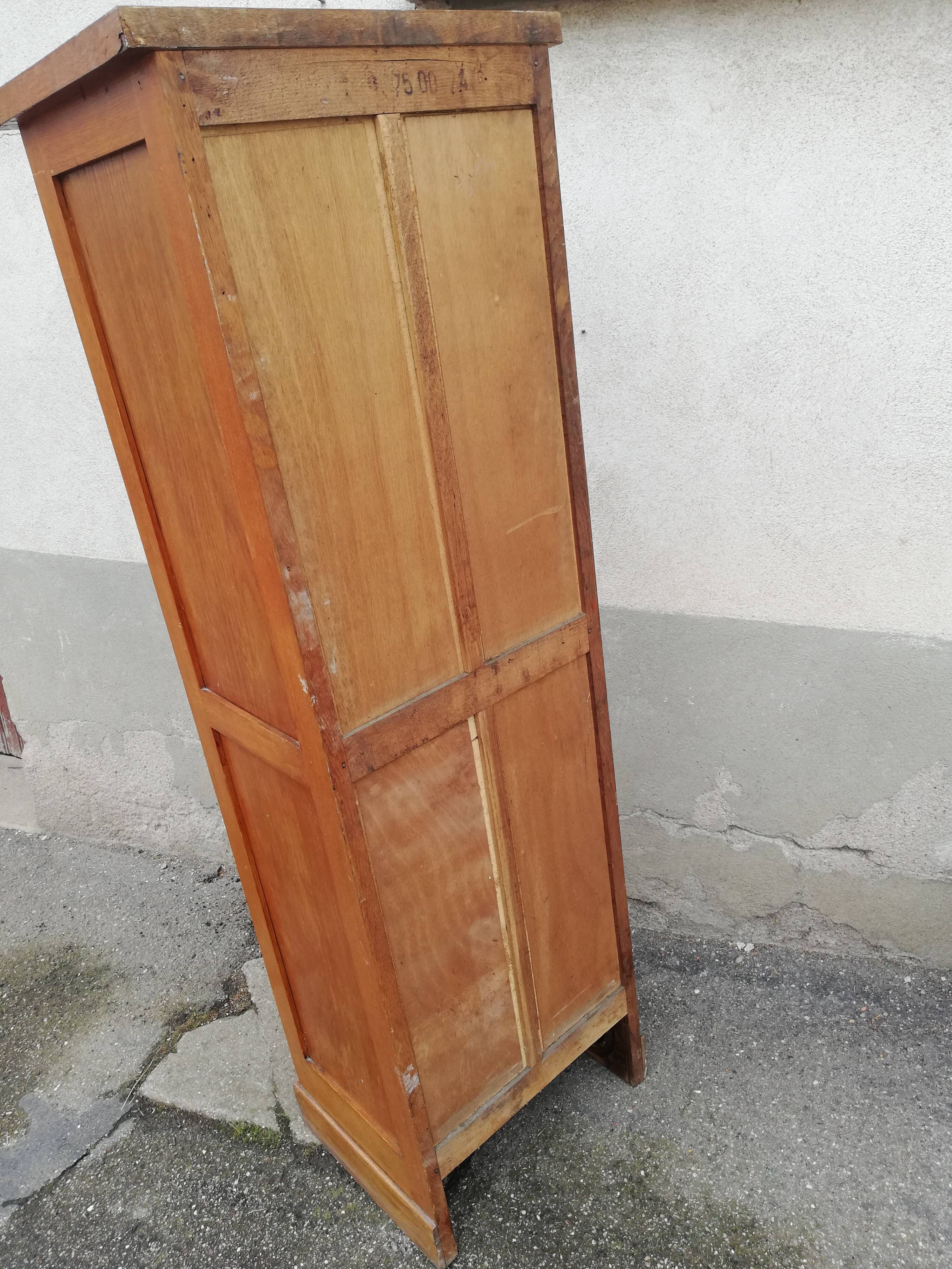 Cabinet binder 1 curtain