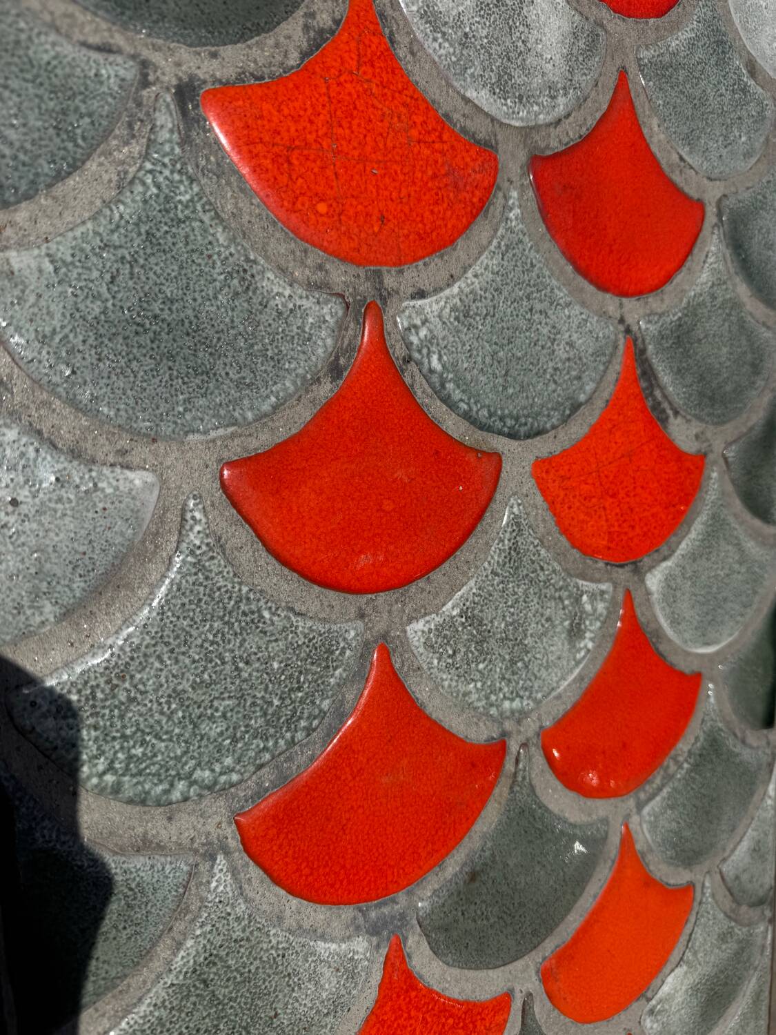 Ceramic coffee table with scales from the 1950s.