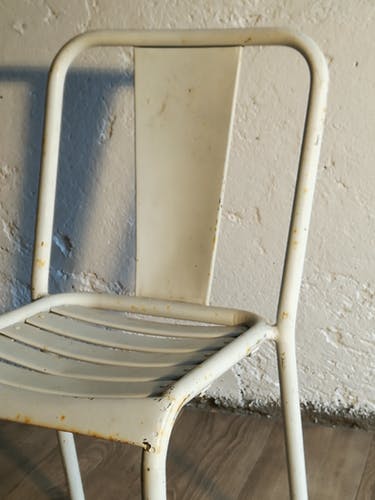 Chaise métal tolix T4 de Xavier Pauchard
