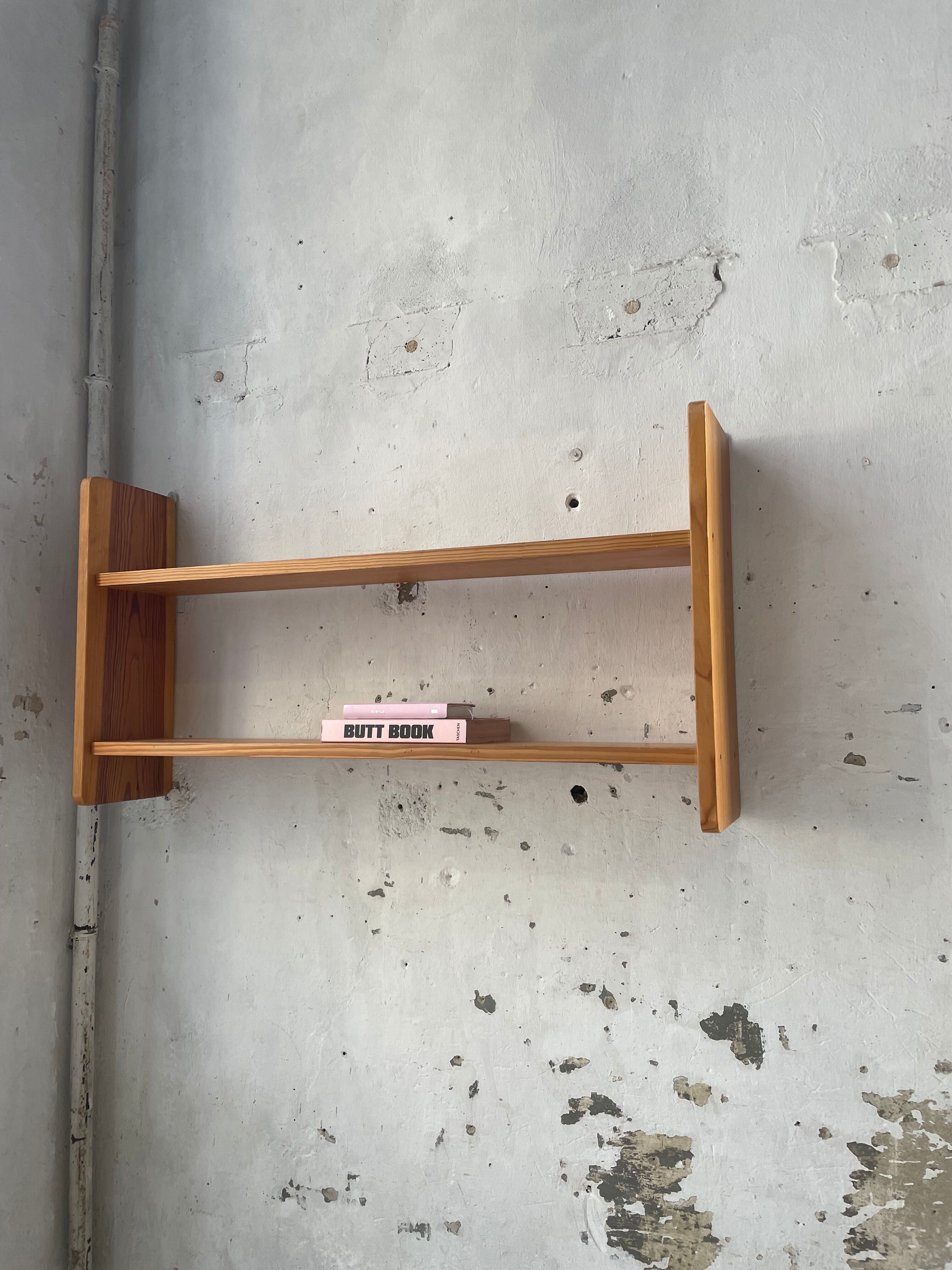 Pine Regain wall shelf