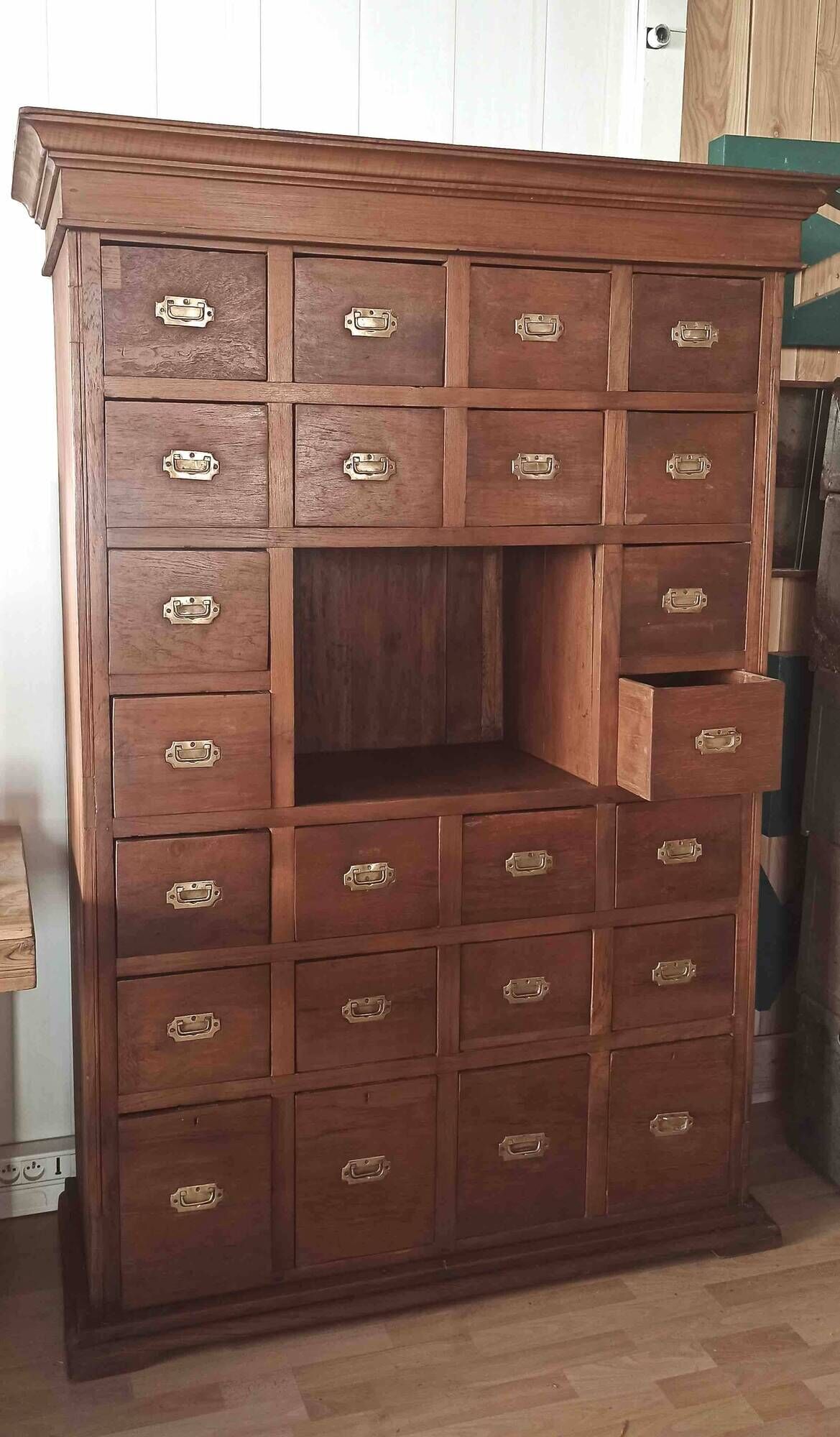 Cabinet d'apothicaire Début XXe Dimensions  Ht 188 x L 130 x P 44 cm