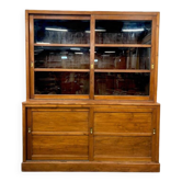 Vitrine industrielle vintage en bois / armoire d'école