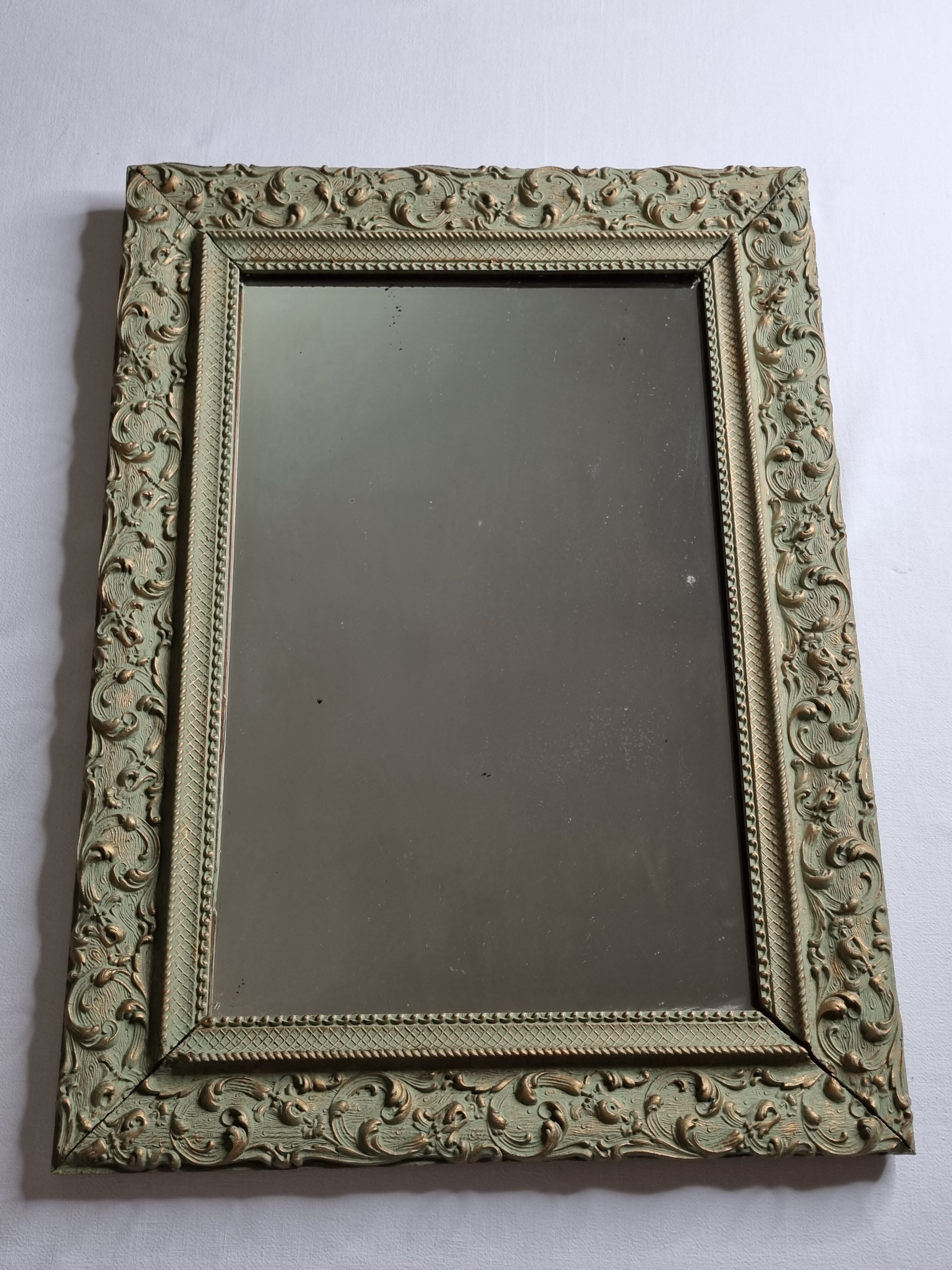 MIroir ancien de style Louis XV en stuc et bois patiné 58x43 cm