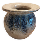 Round stoneware vase with salt