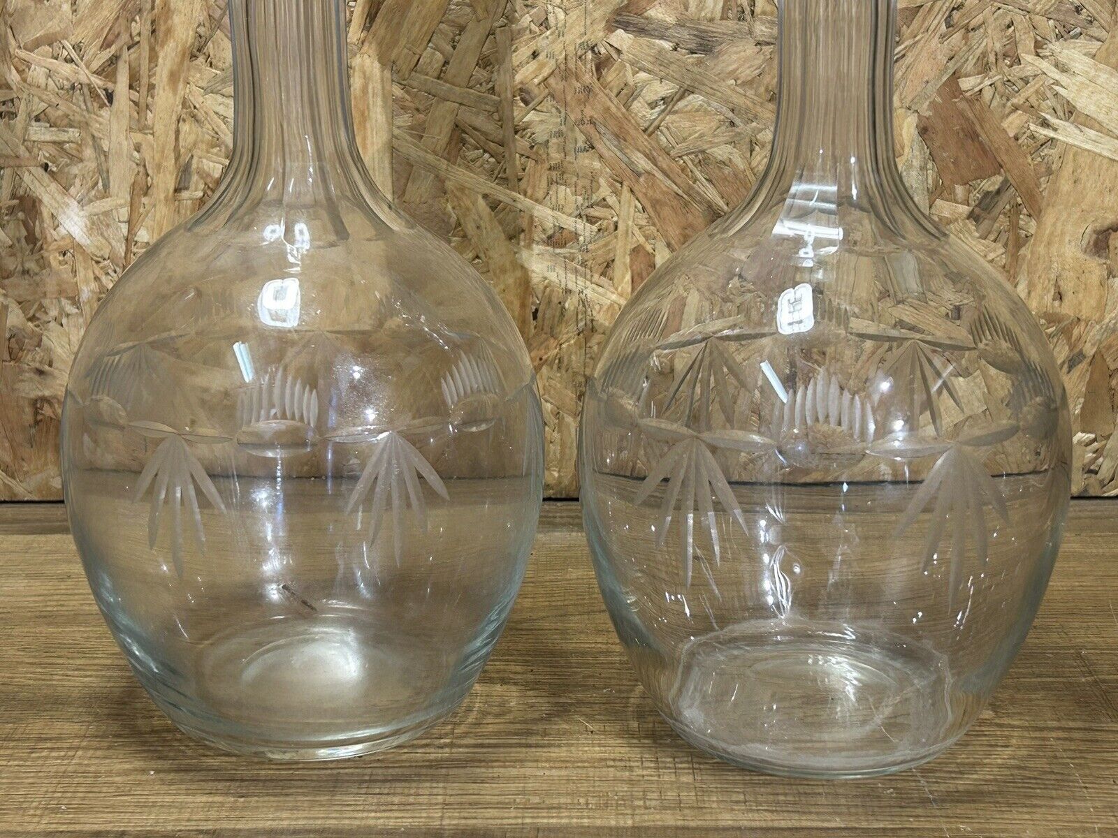 Pair of decanters nineteenth crystal grave, baccarat quality, Saint Louis, chic decoration
