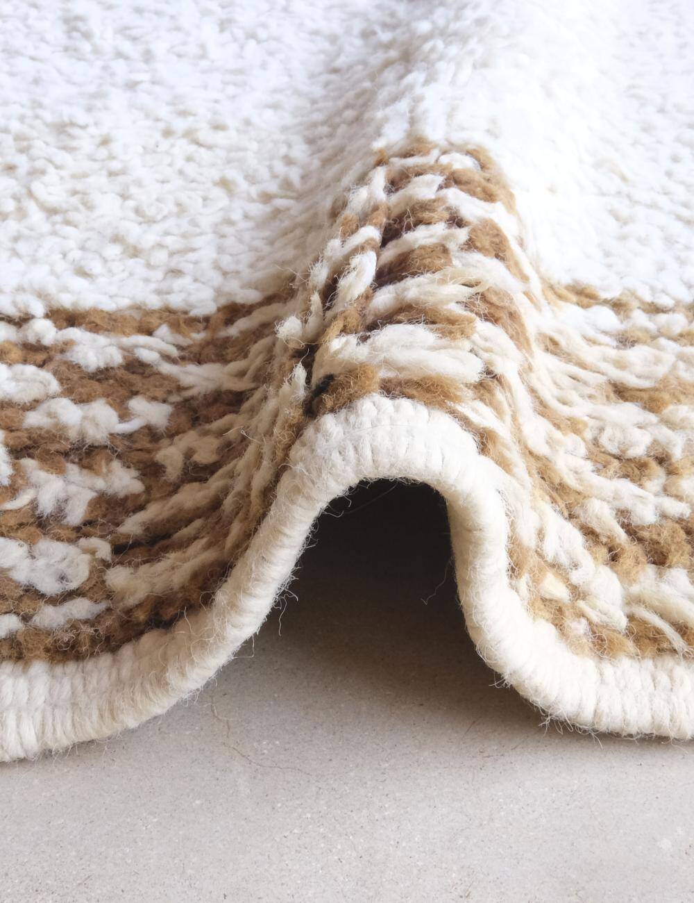 Vintage Moroccan rug - 318 x 163 cm