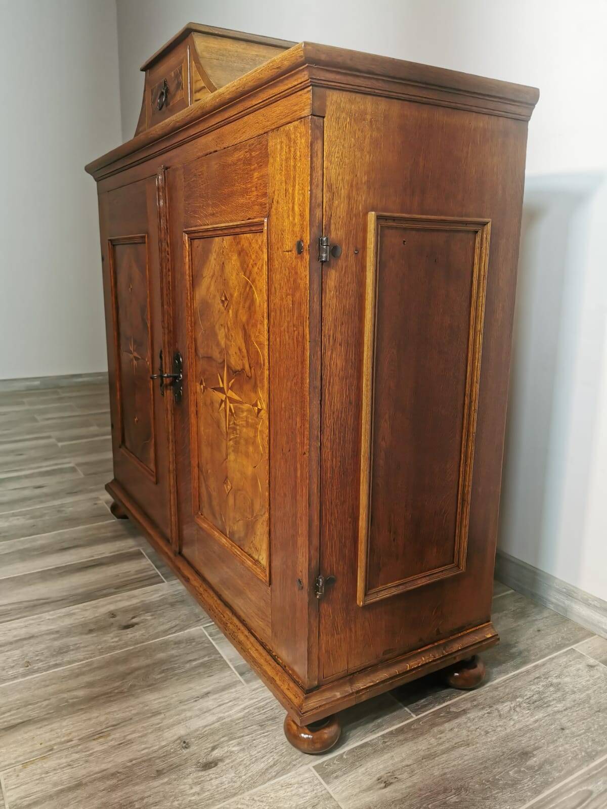 Baroque cabinet