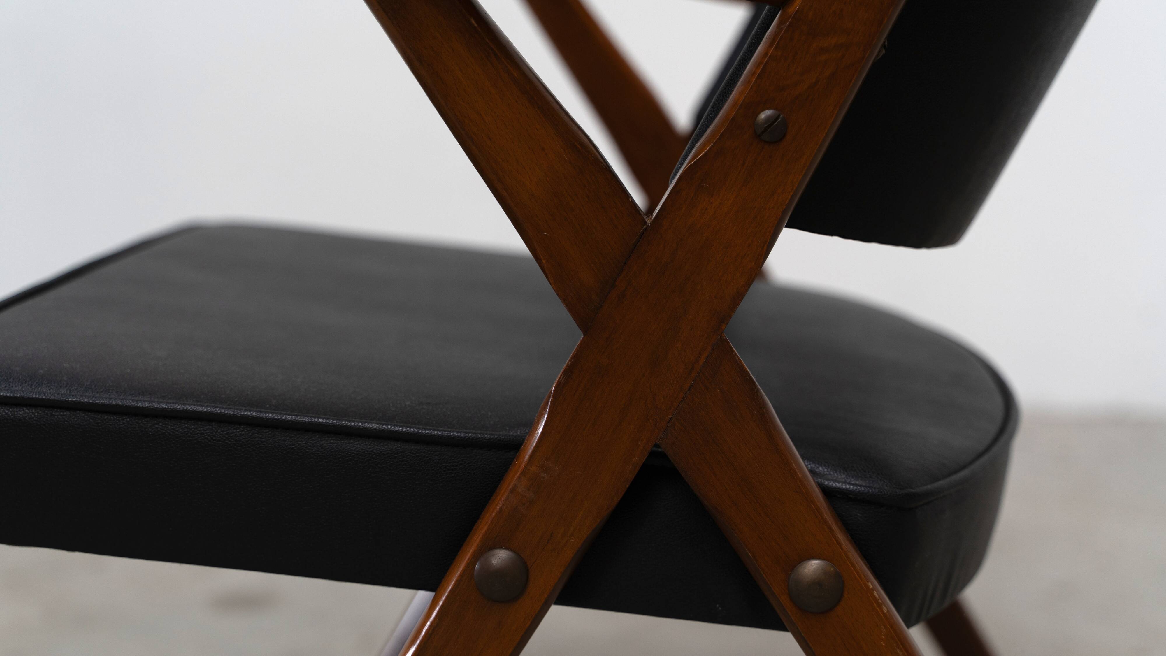 Leather lounge chair by Dal Vera